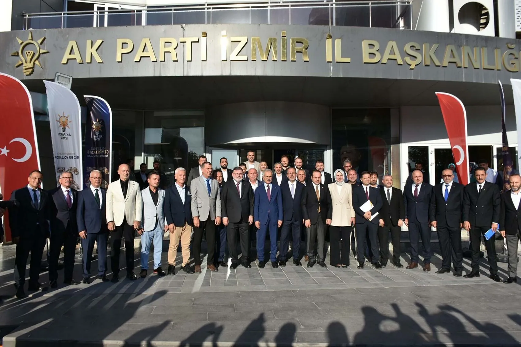 İzmir'de kritik temas: Bakan Uraloğlu'nun gündeminde teşkilat buluşması vardı