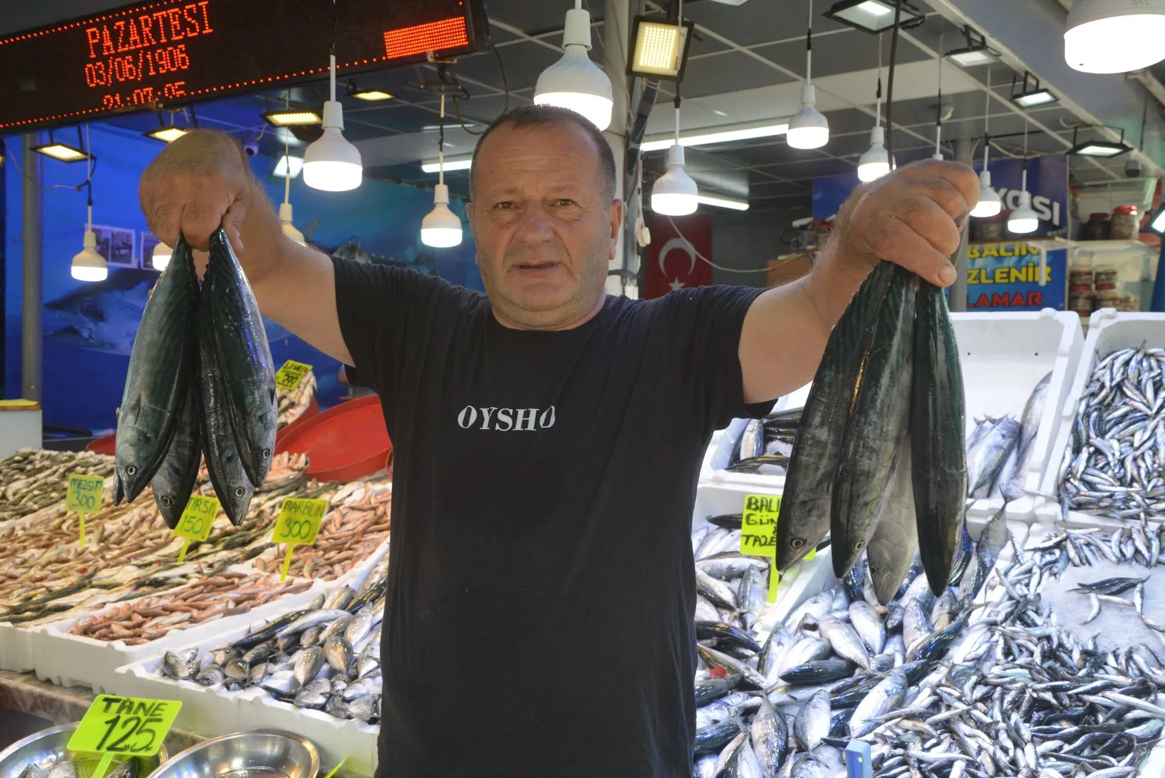 Karadeniz'de ağlar doldu taştı: Rize tezgahlarında sezon bereketi başladı