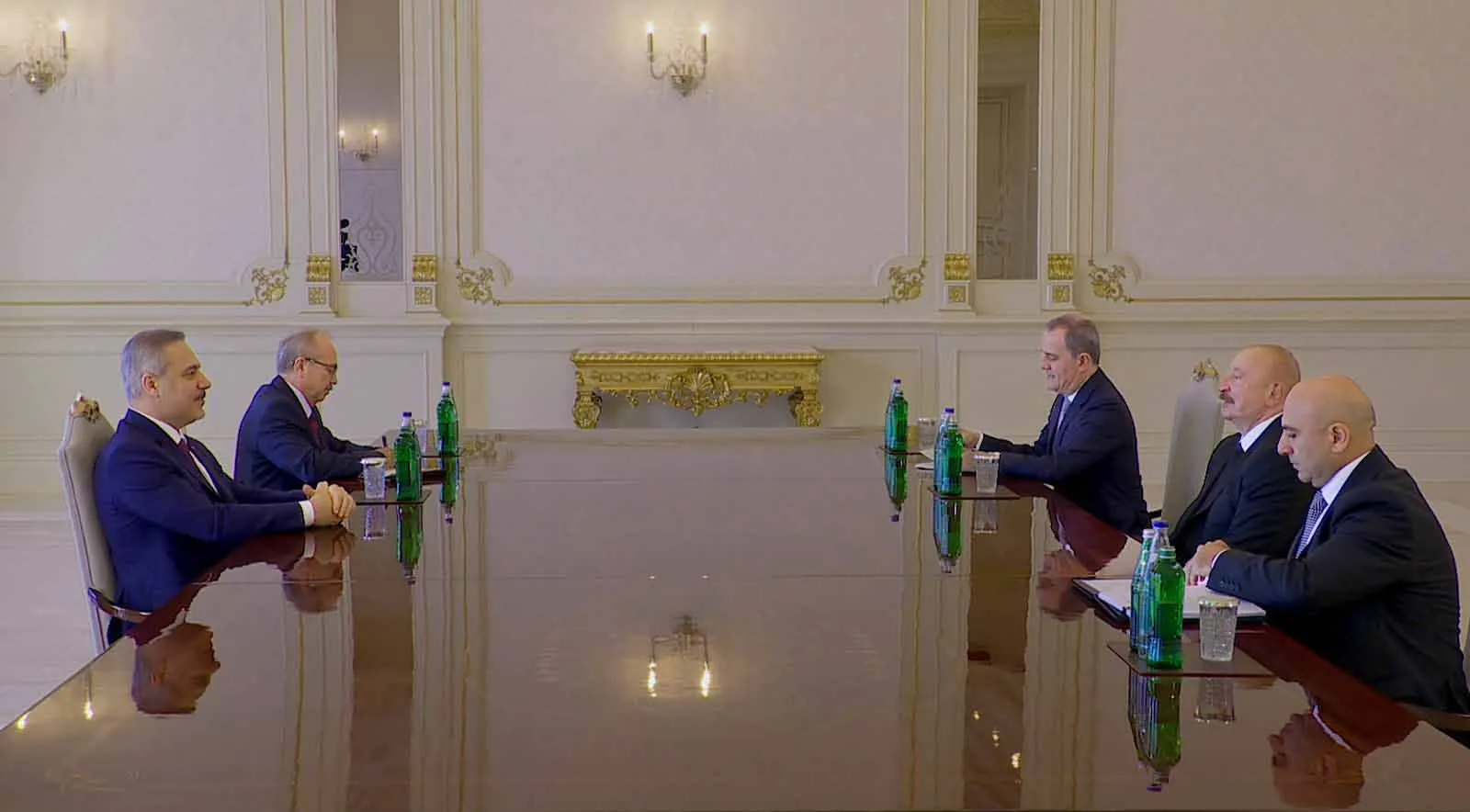 Bakü'de kritik temas: Aliyev ve Fidan bir araya geldi