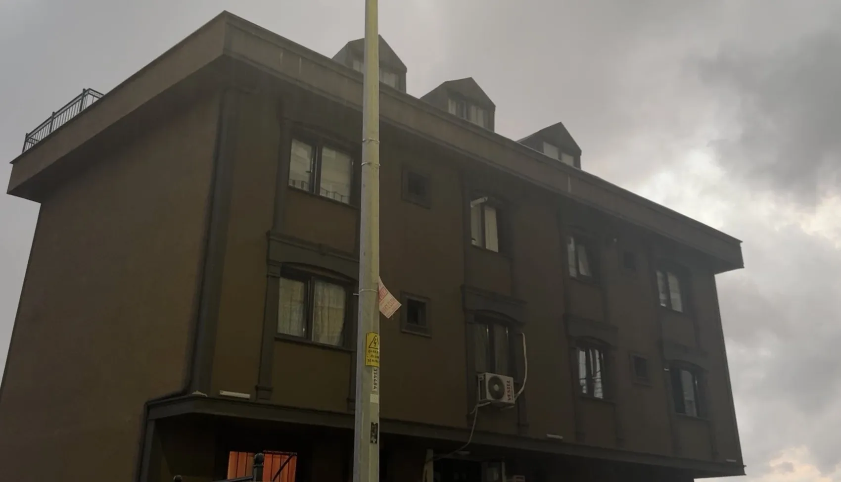 Kağıthane'de üç gün süren kabus: Polis baskınıyla kurtulan rehine gözyaşlarına boğuldu