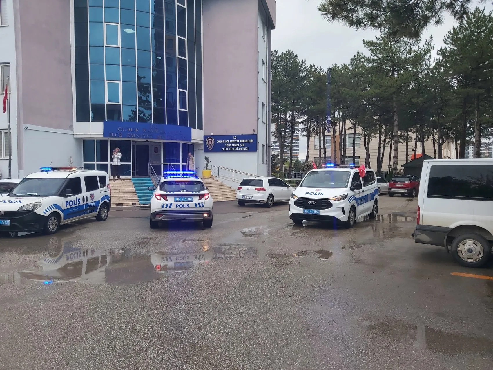 Çubuk'ta basit bir omuz atma tartışması kanlı bitti: İki kişi tutuklandı