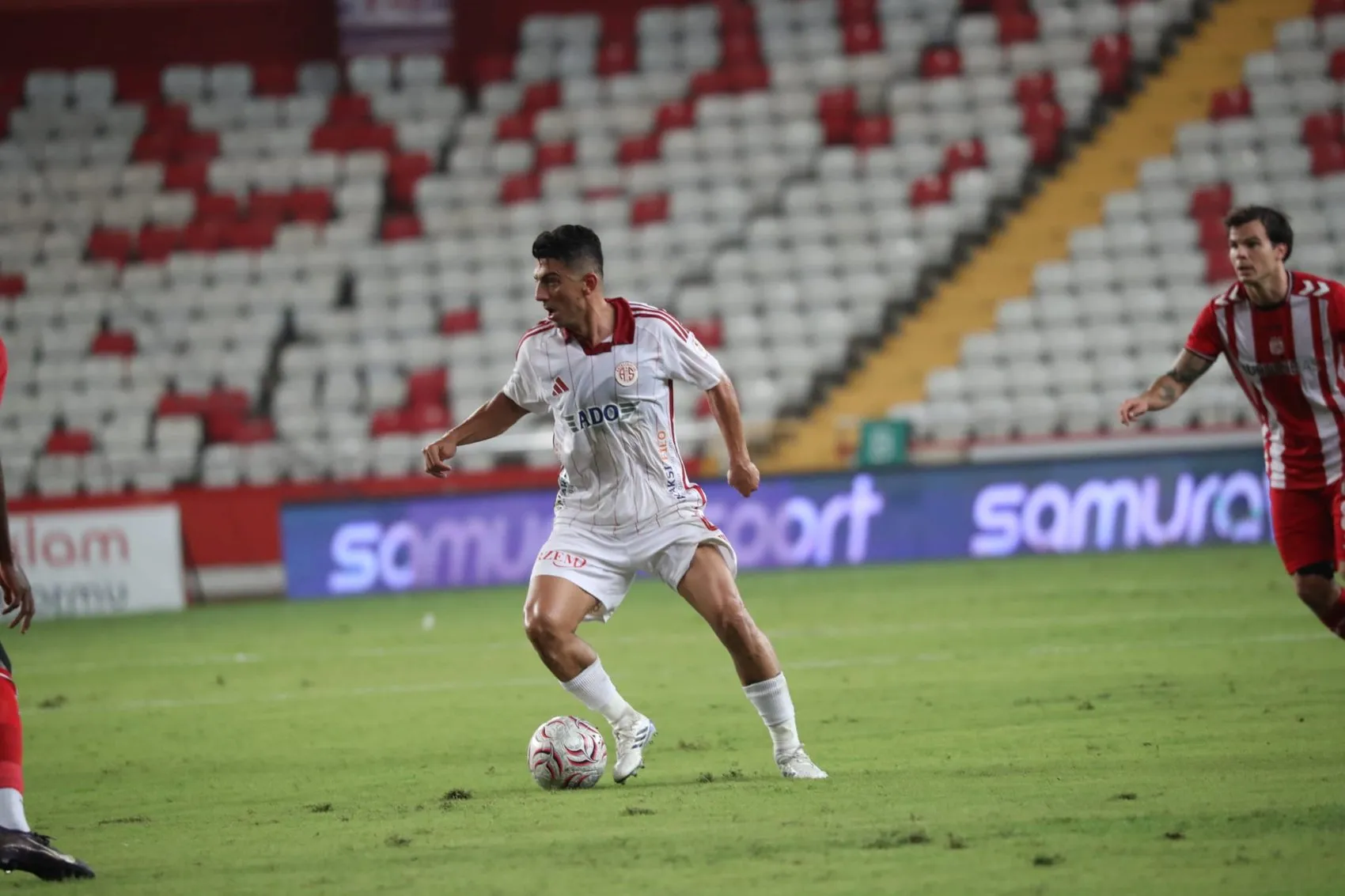 Antalyaspor'un evindeki kabusu bitmiyor: Sivasspor galibiyetle tanıştı