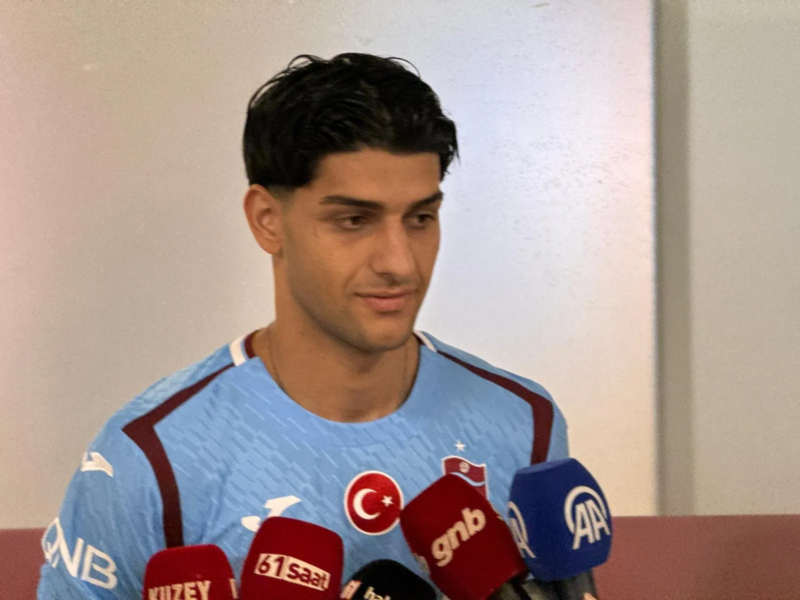 Bordo-mavili formayı giymek için gün sayıyor: Ali Habeşoğlu Trabzon'a ayak bastı