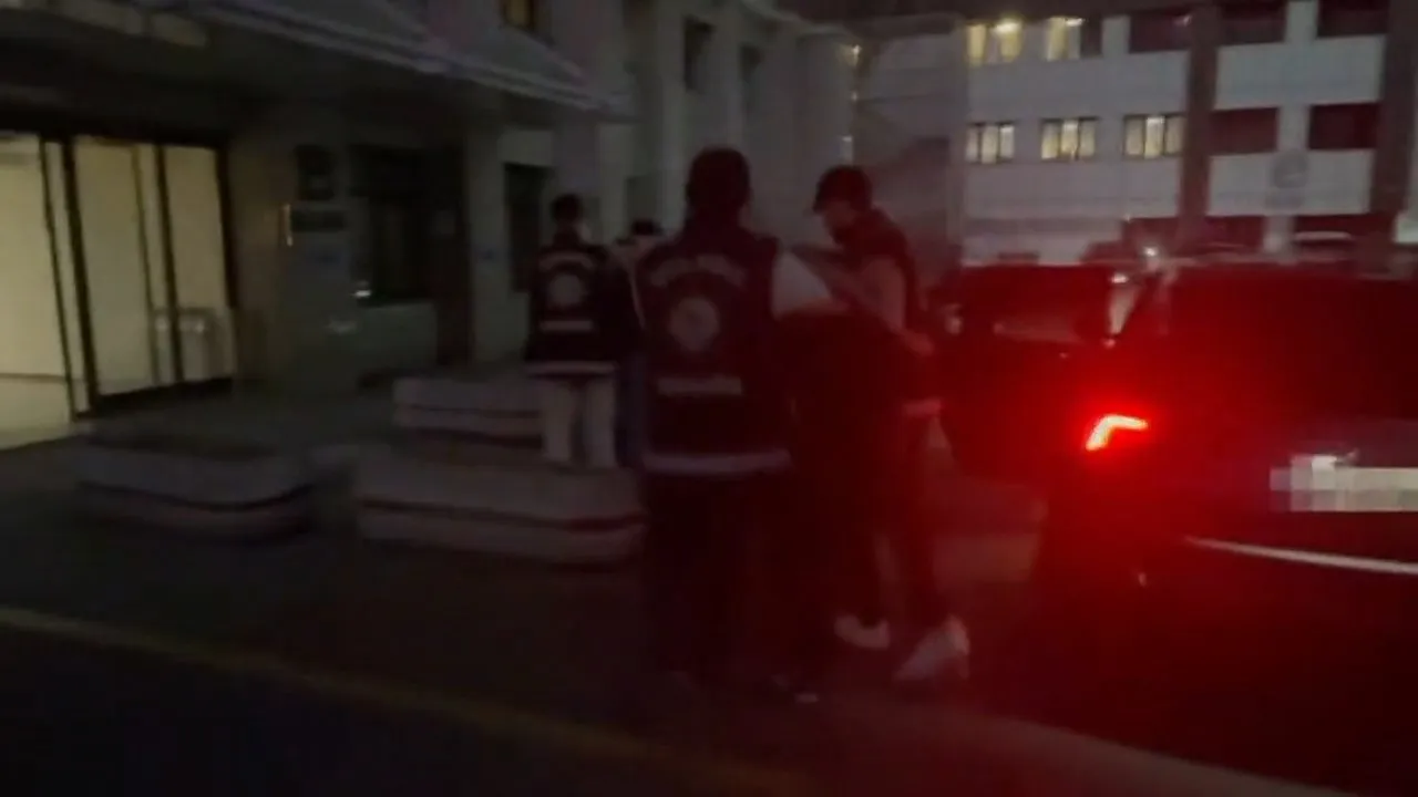 İstanbul'da dernek binalarını hedef alan saldırganlar motosikletli kaçış sırasında yakalandı