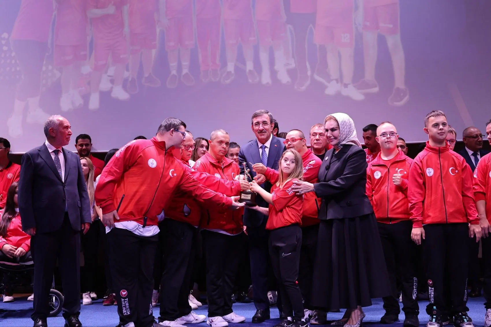 Sporun gerçek kahramanları Külliye'de buluştu: Türkiye Yüzyılı'nın rotası başarıya çevrildi
