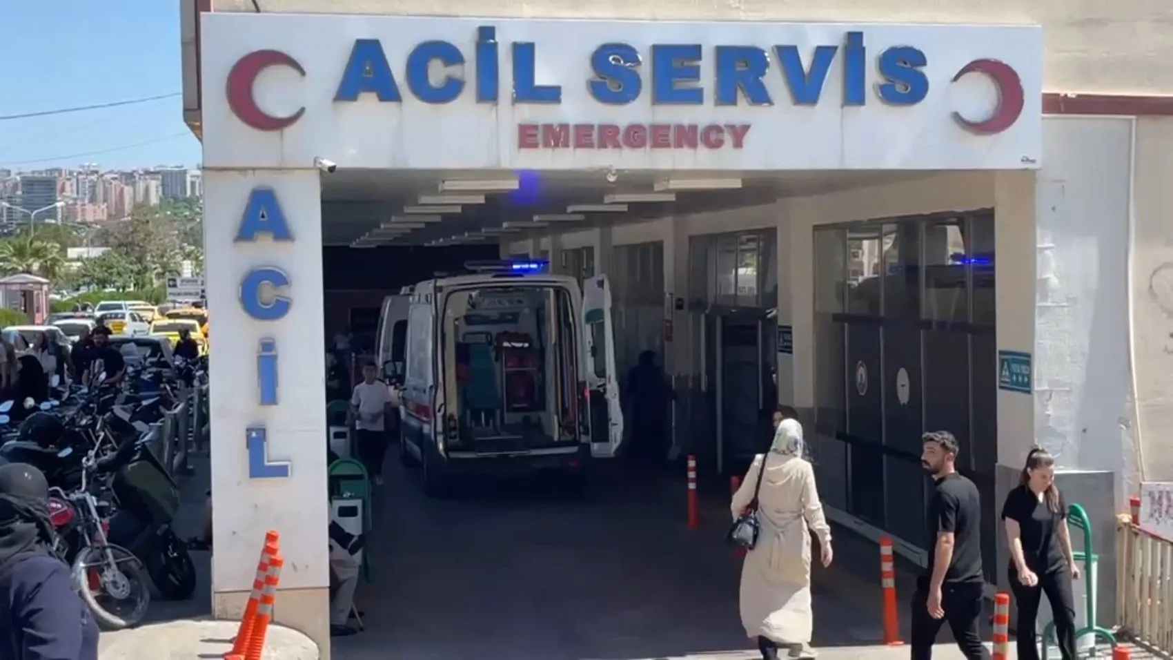 Suruç yolunda acı bilanço: Minibüs TIR'a çarptı, iki kişi hayatını kaybetti
