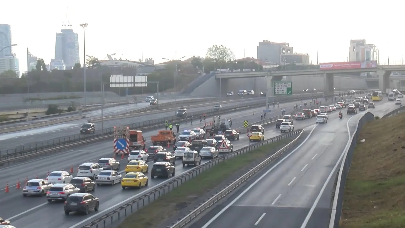 İstanbul trafiğinde dev kısıtlama: İki dev organizasyon yolları kilitledi