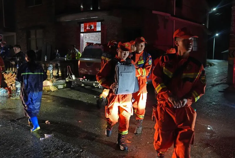 Jiangxi'de toprak kayması felaketi: Arama ekipleri zamana karşı yarışıyor