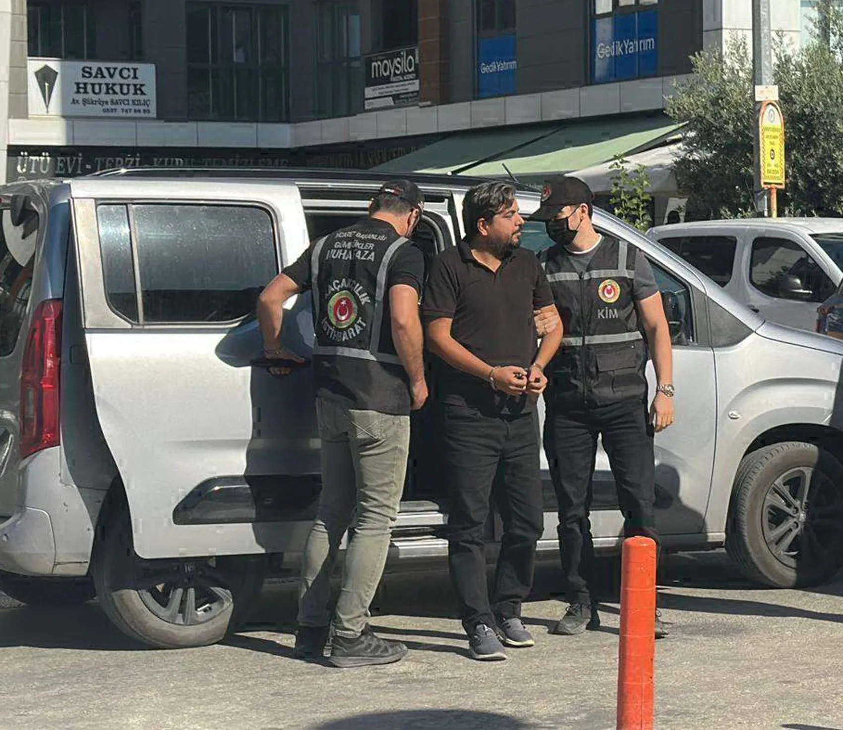 Sınırda şaşırtan yakalama: TIR dorsesinde gizlenen sosyal medya fenomeni adliyede