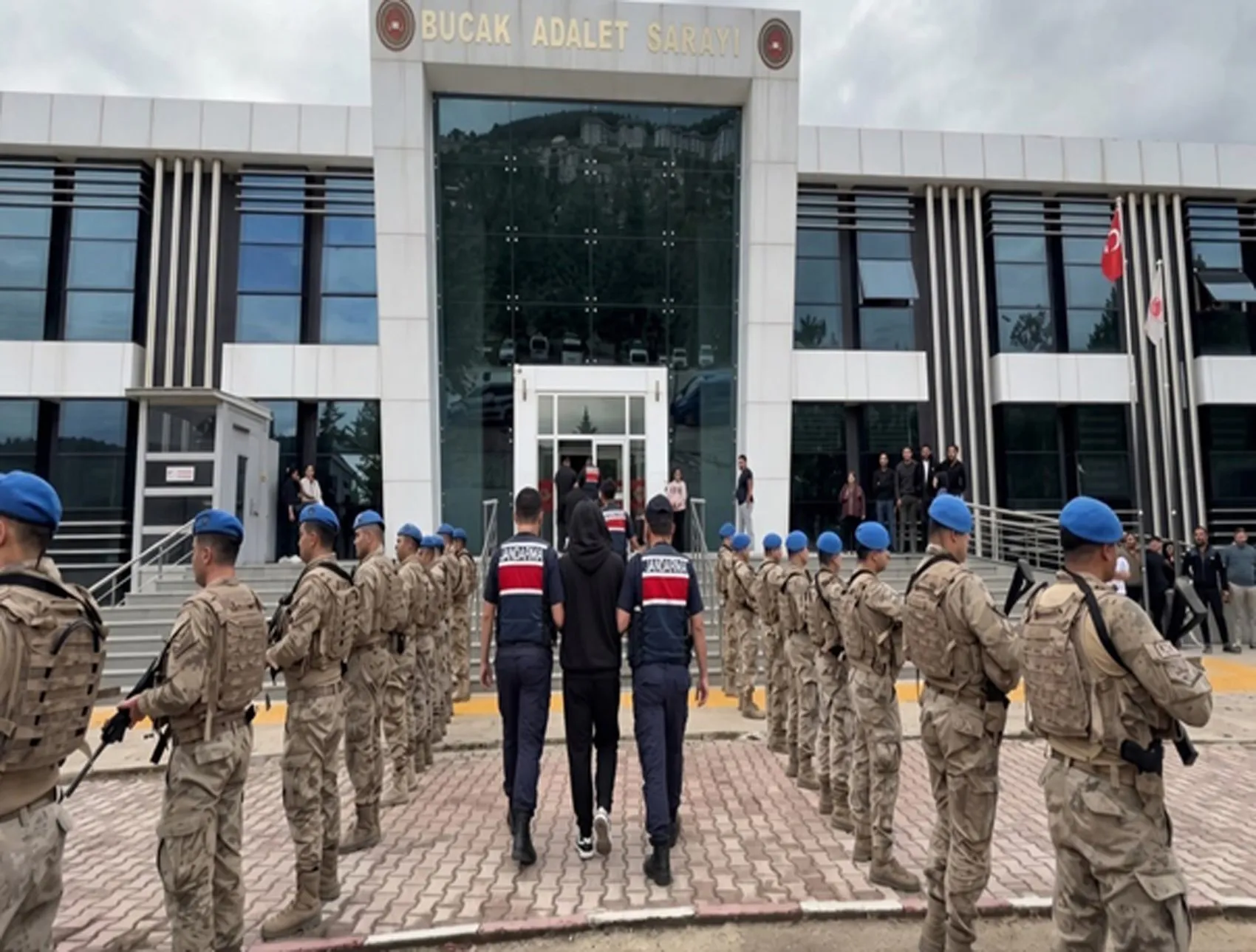 Burdur merkezli devasa bahis ağı çökertildi: Milyonluk vurguna 9 tutuklama
