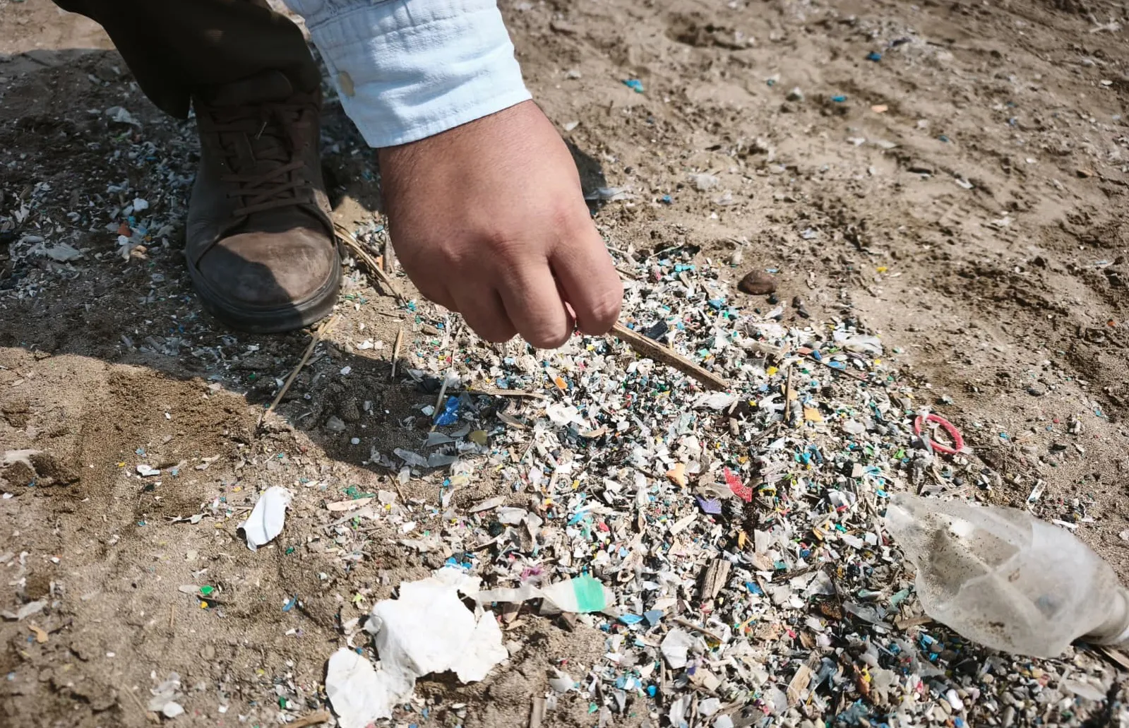 Akdeniz'in derinliklerinde sessiz istila: Balıkçı ağları artık deniz canlısı değil plastik doluyor