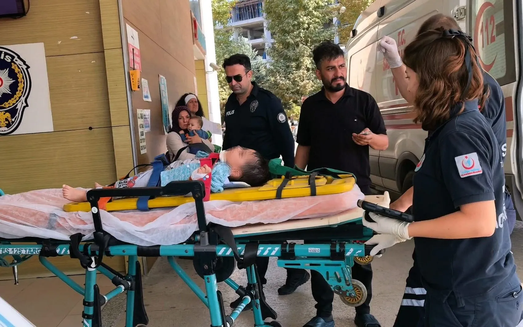 İnegöl'de yürekleri ağza getiren kaza: Minik Ali 3'üncü kattan beton zemine çakıldı