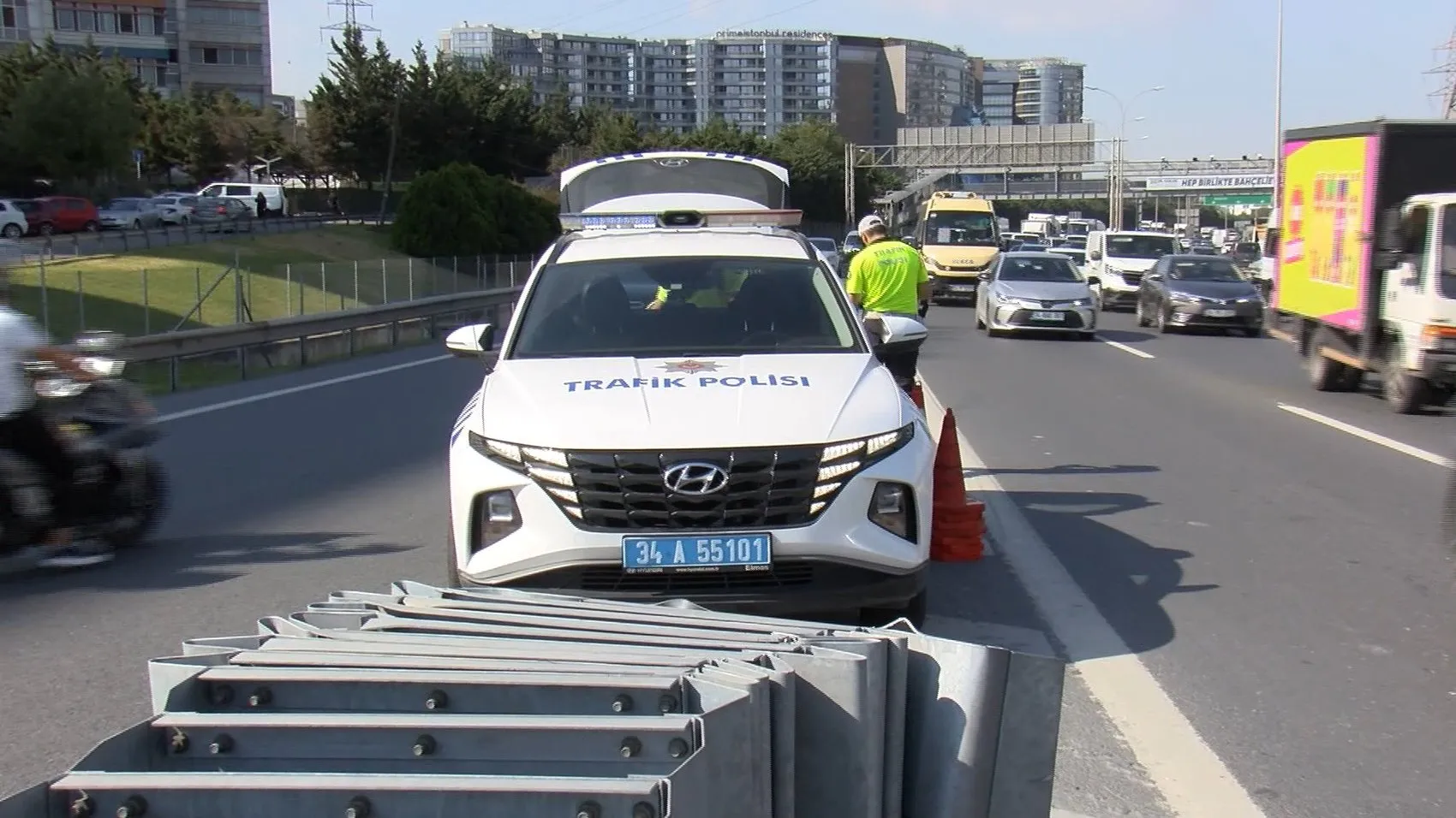 Basın Ekspres yolunda korkunç kaza: Servis minibüsü yayaya çarptı