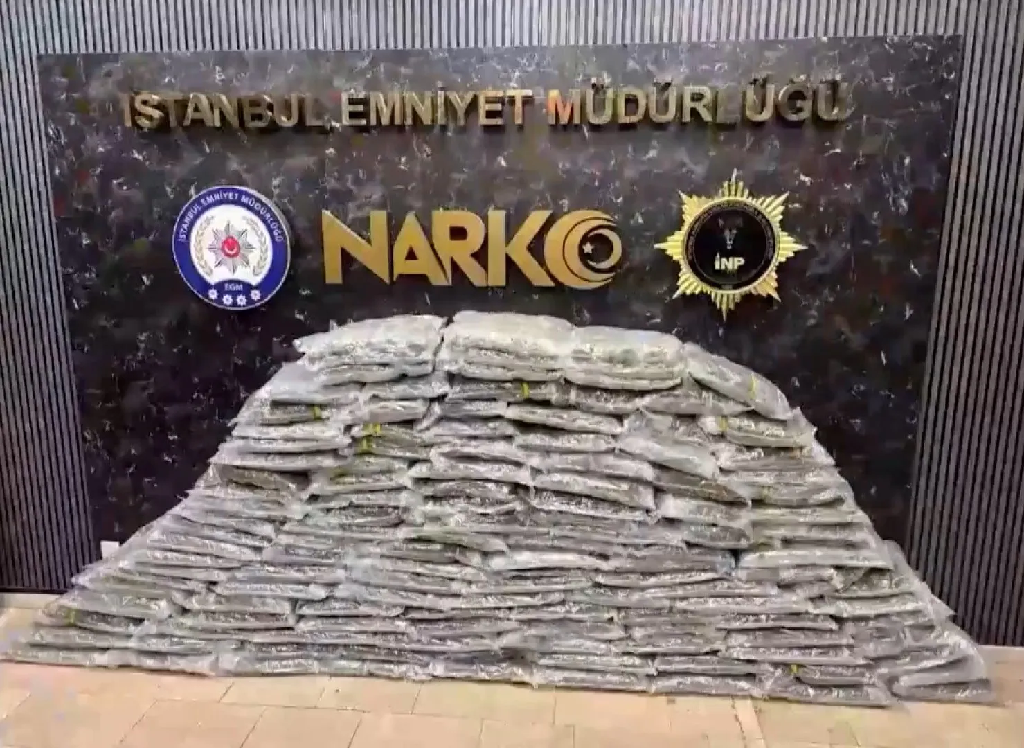 İstanbul Narkotik Polisi Zehir Tacirlerine Göz Açtırmıyor: Bir Ayda Tonlarca Uyuşturucu Ele Geçirildi