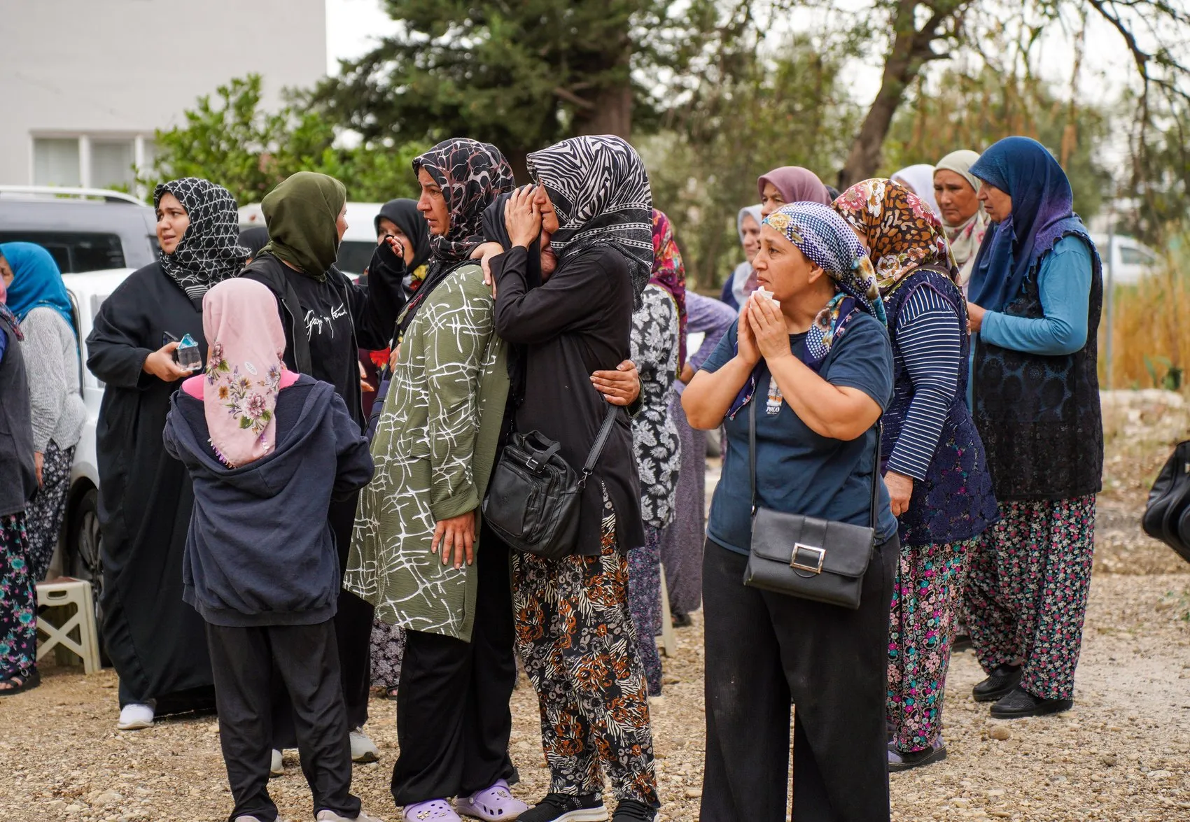 Antalya'da yürek yakan veda: Katledilen aile yan yana defnedildi