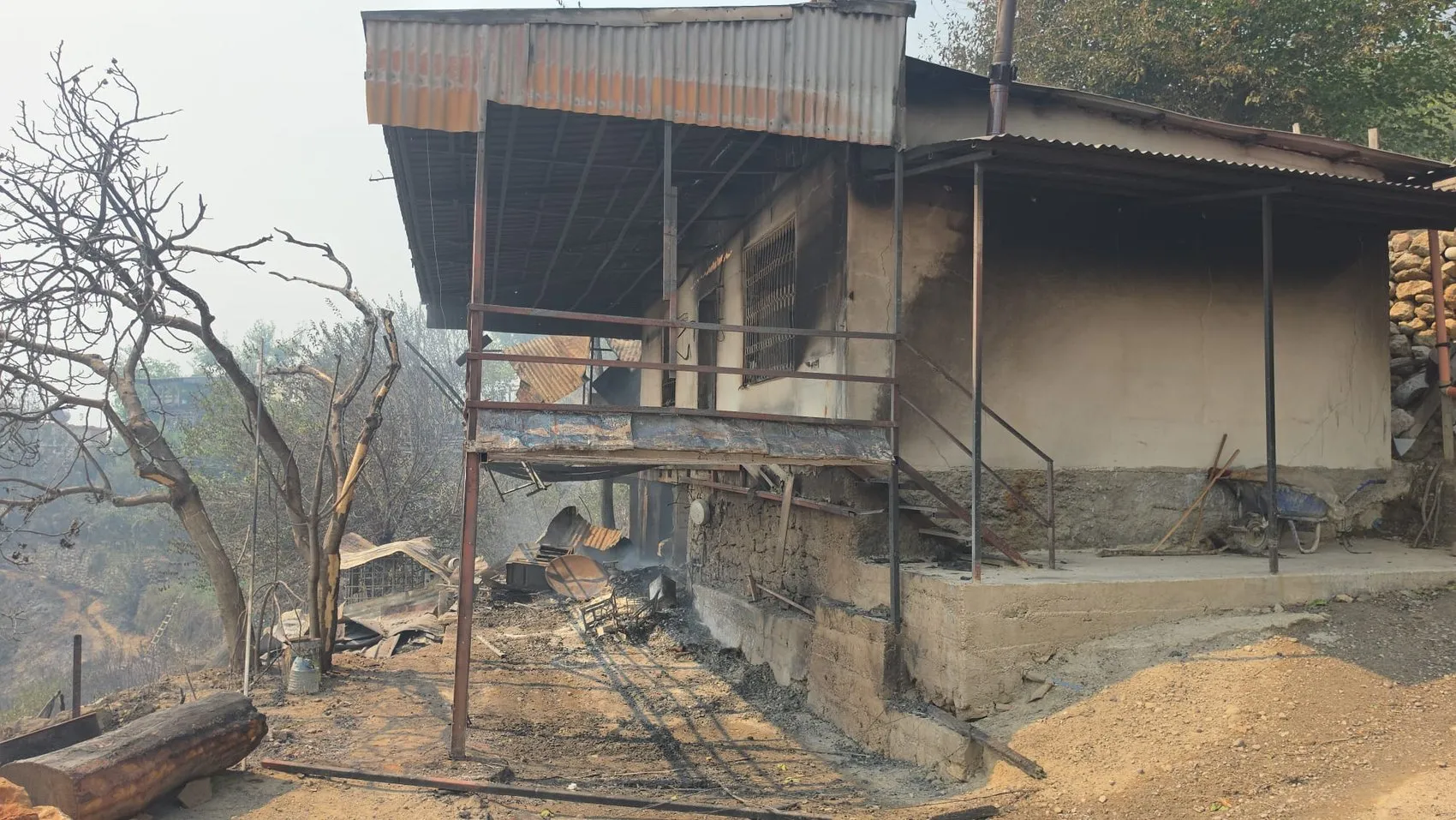 Kozan'da kabus dolu anlar: Elektrik tellerinden sıçrayan kıvılcımlar mahalleyi küle çevirdi