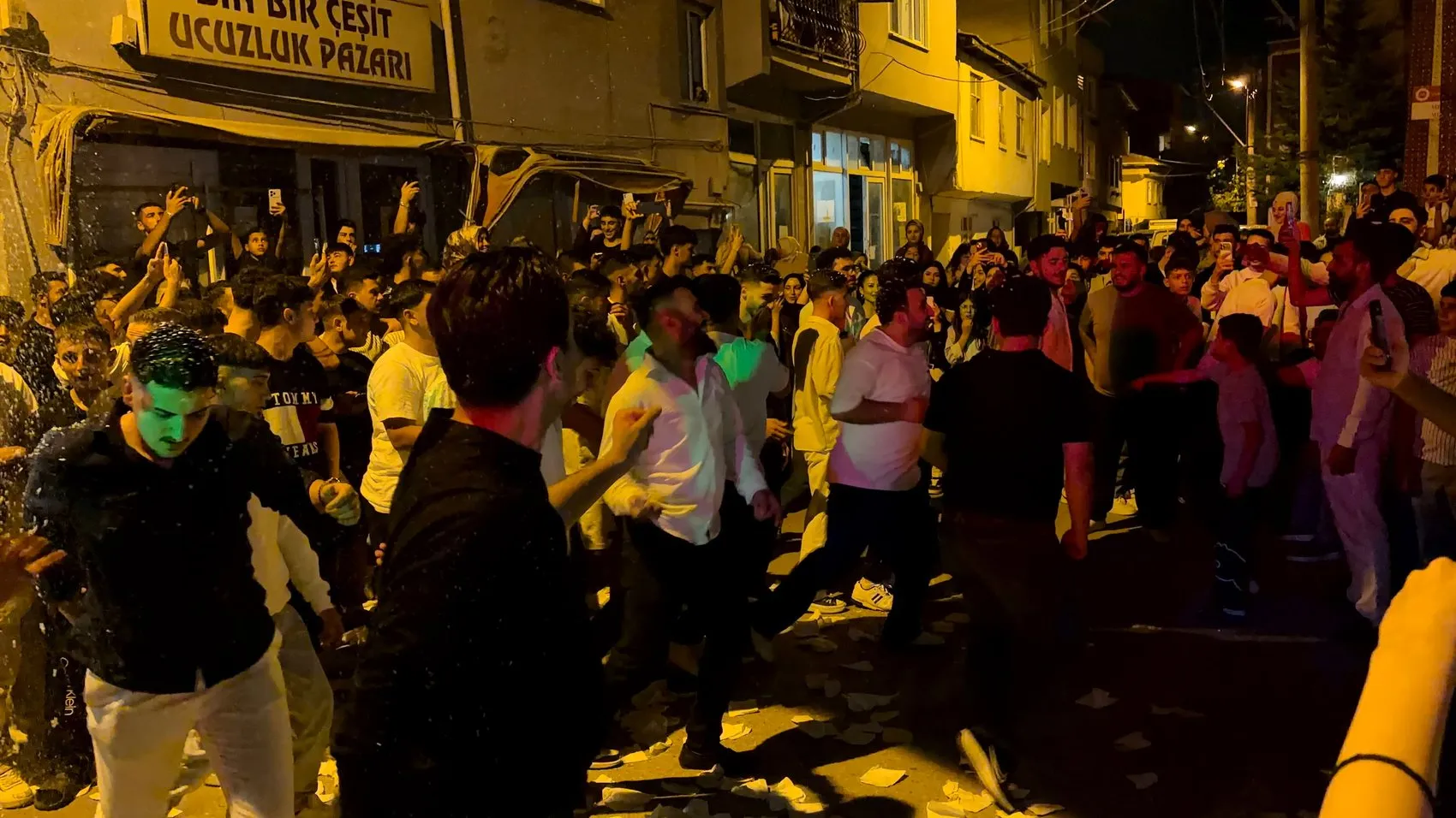 Bursa'nın mahalle eğlenceleri dijital dünyayı salladı: Salla Dansı için şehre akın ediyorlar