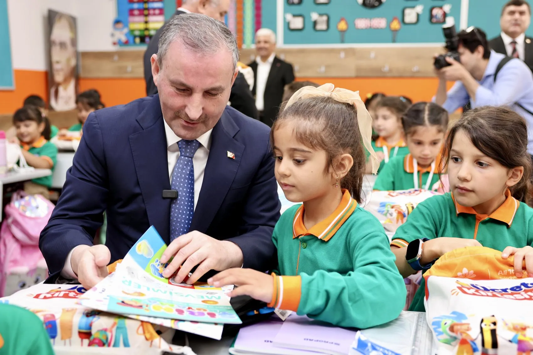 Sultanbeyli'de okul heyecanı belediyenin desteğiyle ikiye katlandı