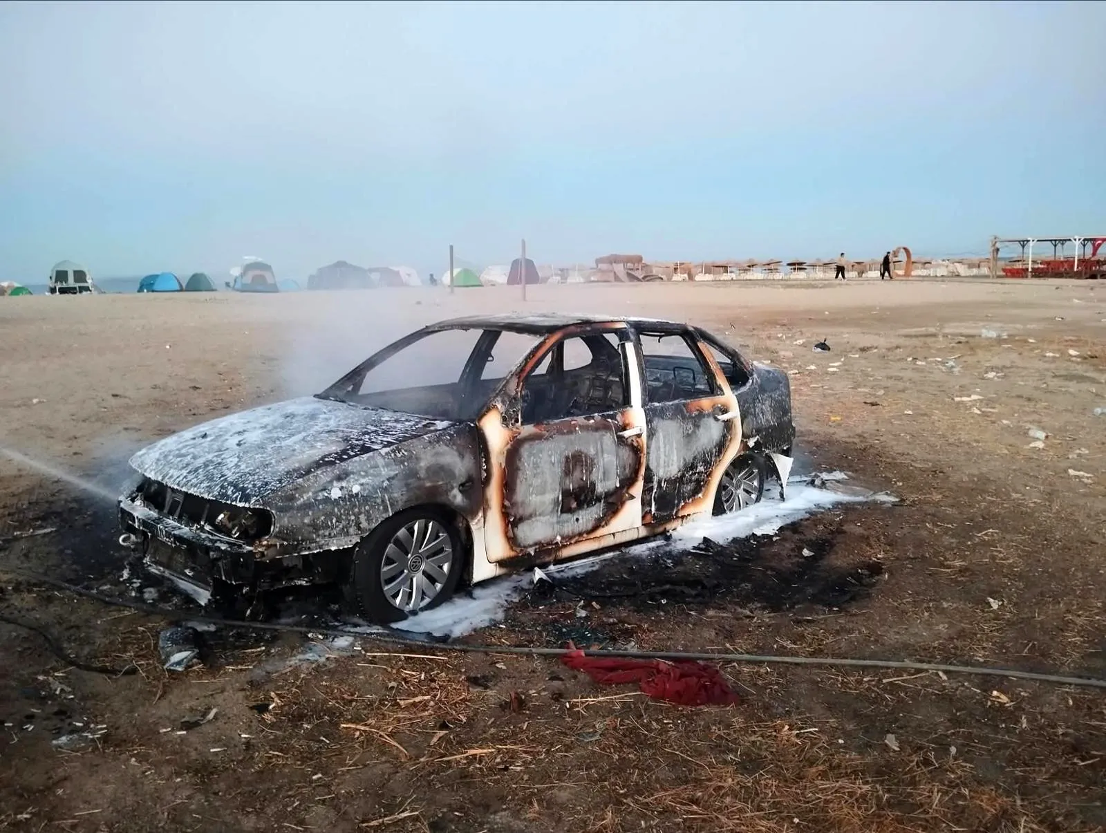 Tatil sabahı kabusa döndü: Marşa bastığı an otomobili küle döndü