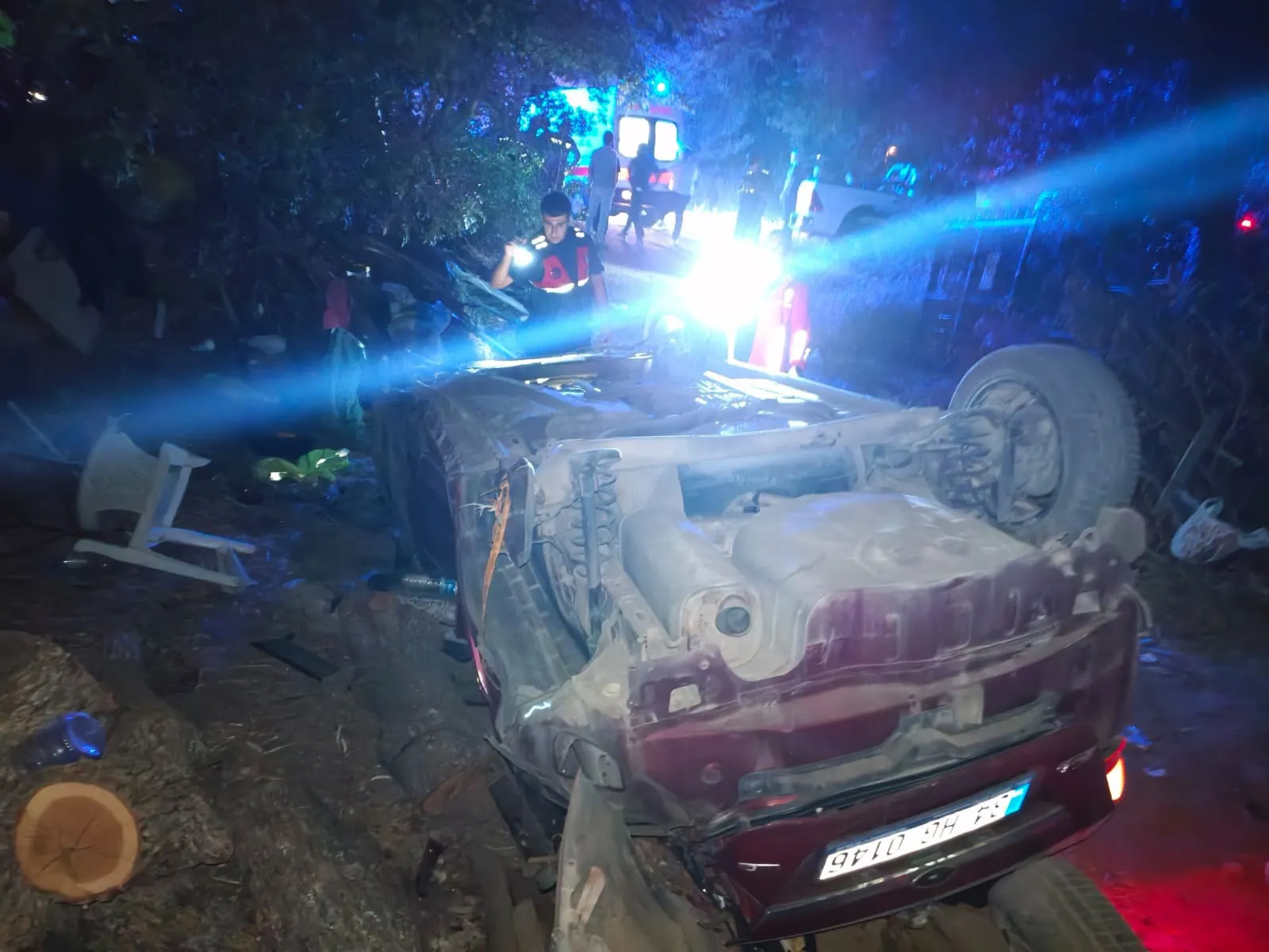 Keşan sahil yolunda korkutan kaza: Gençlerin bulunduğu araç takla attı