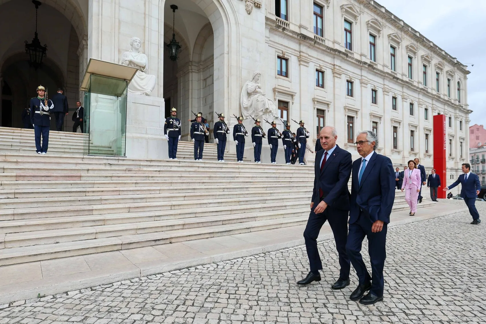 Lizbon'da Diplomatik Mesai: Numan Kurtulmuş Portekiz'de Resmi Törenle Karşılandı