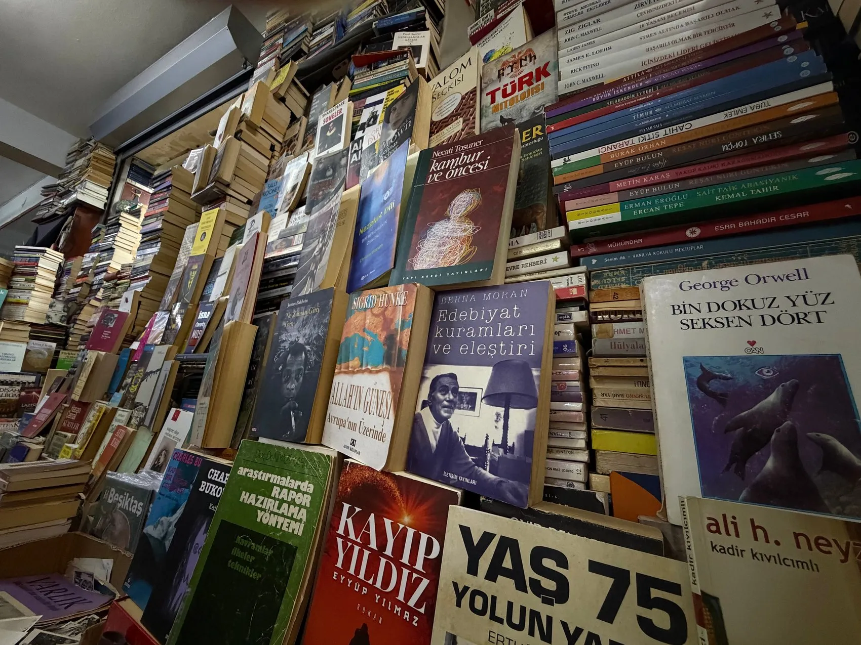 Bursa'nın 45 metrekarelik hafızası: 35 bin kitap yeni sahiplerini bekliyor