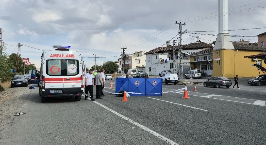 Malatya'da saniyelerle ölçülen acı: Yolun karşısına geçmek isterken hayatını kaybetti