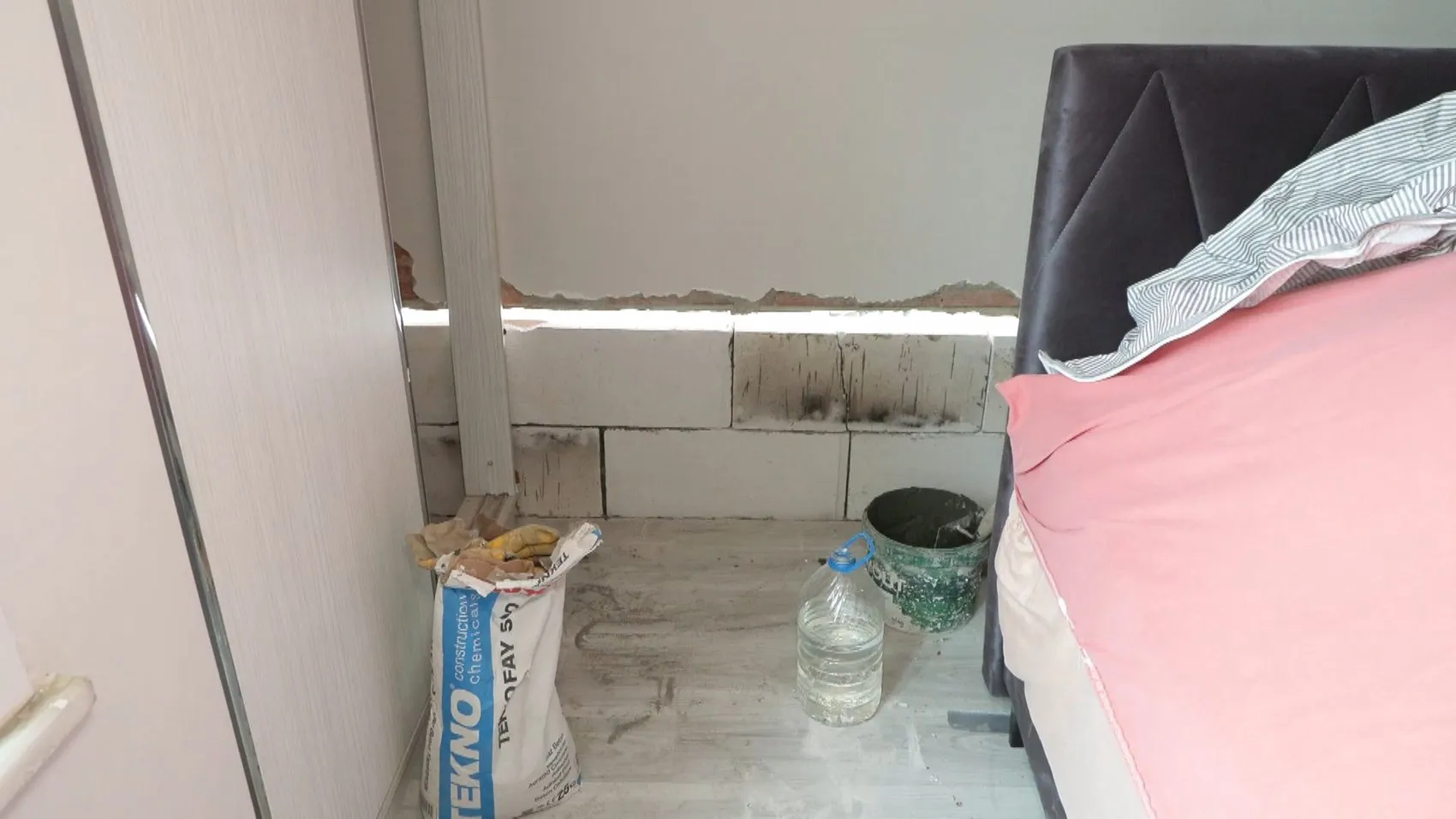 Zeytinburnu'nda kentsel dönüşüm kabusu: Yıkım ekipleri yatak odasına kadar girdi