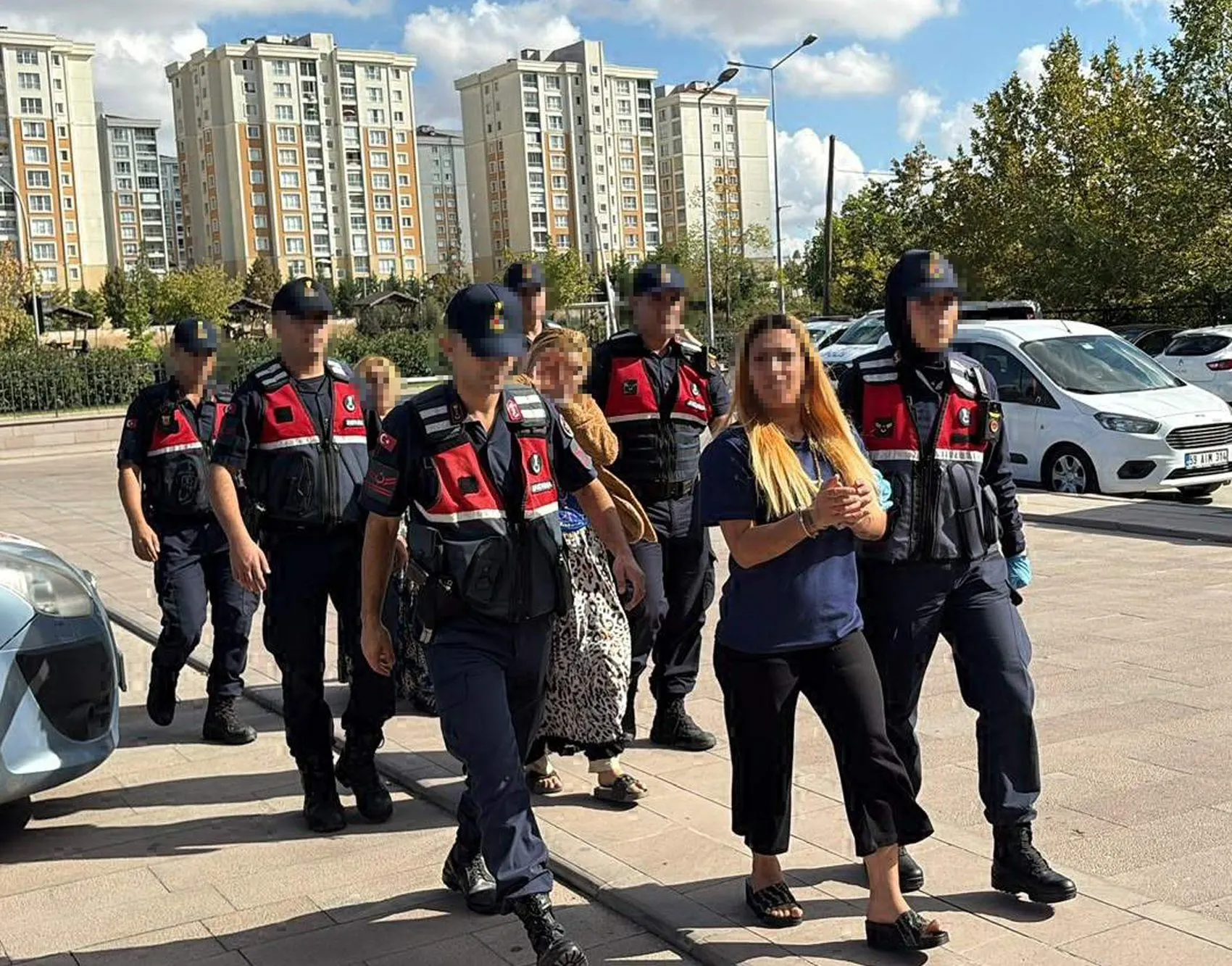 Çorlu'da saklandıkları evde yakayı ele verdiler: Vazonun içinden çıkanlar şoke etti
