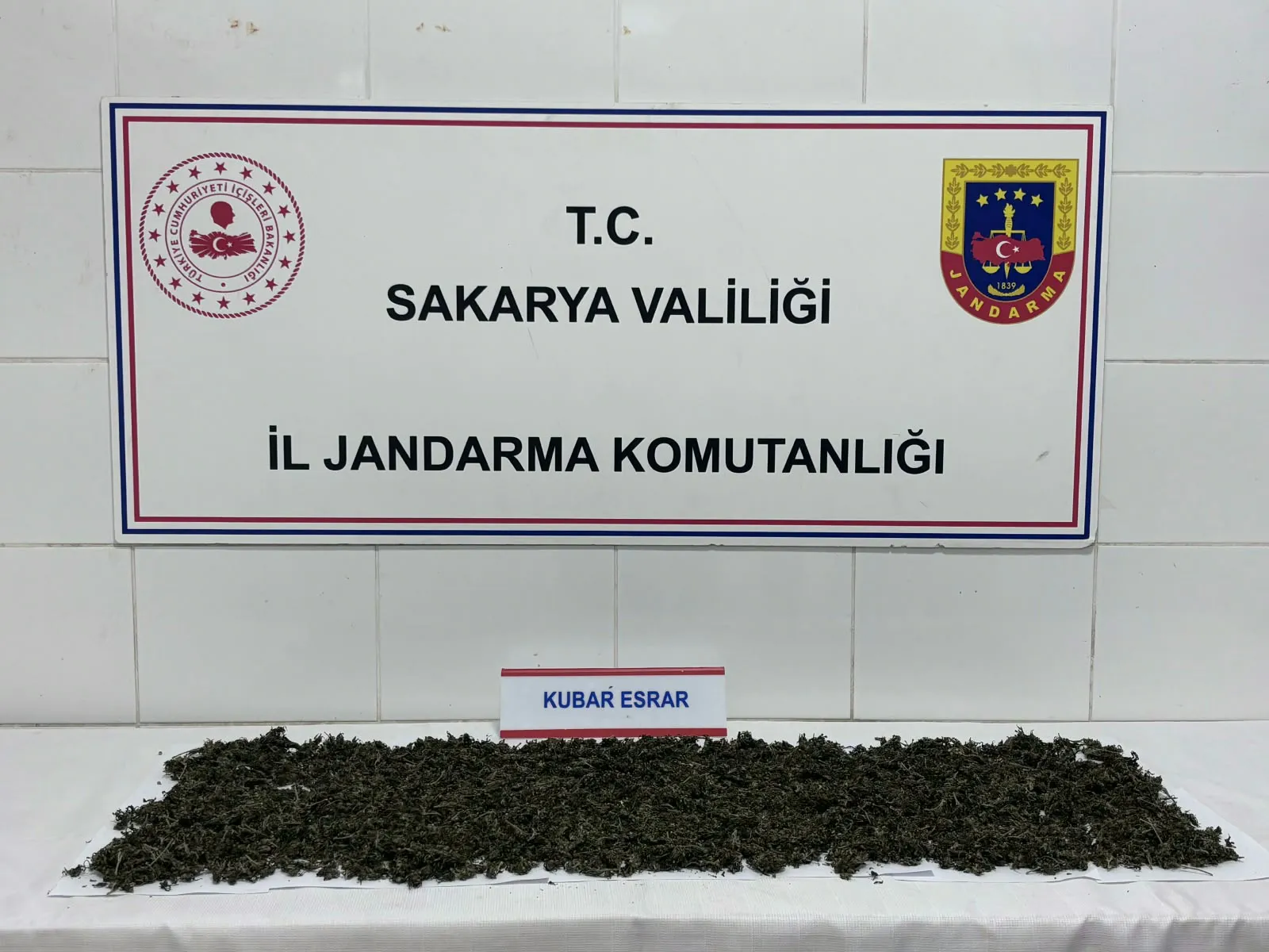 Sakarya'da jandarmadan eş zamanlı darbe: Uyuşturucu tacirlerine geçit yok