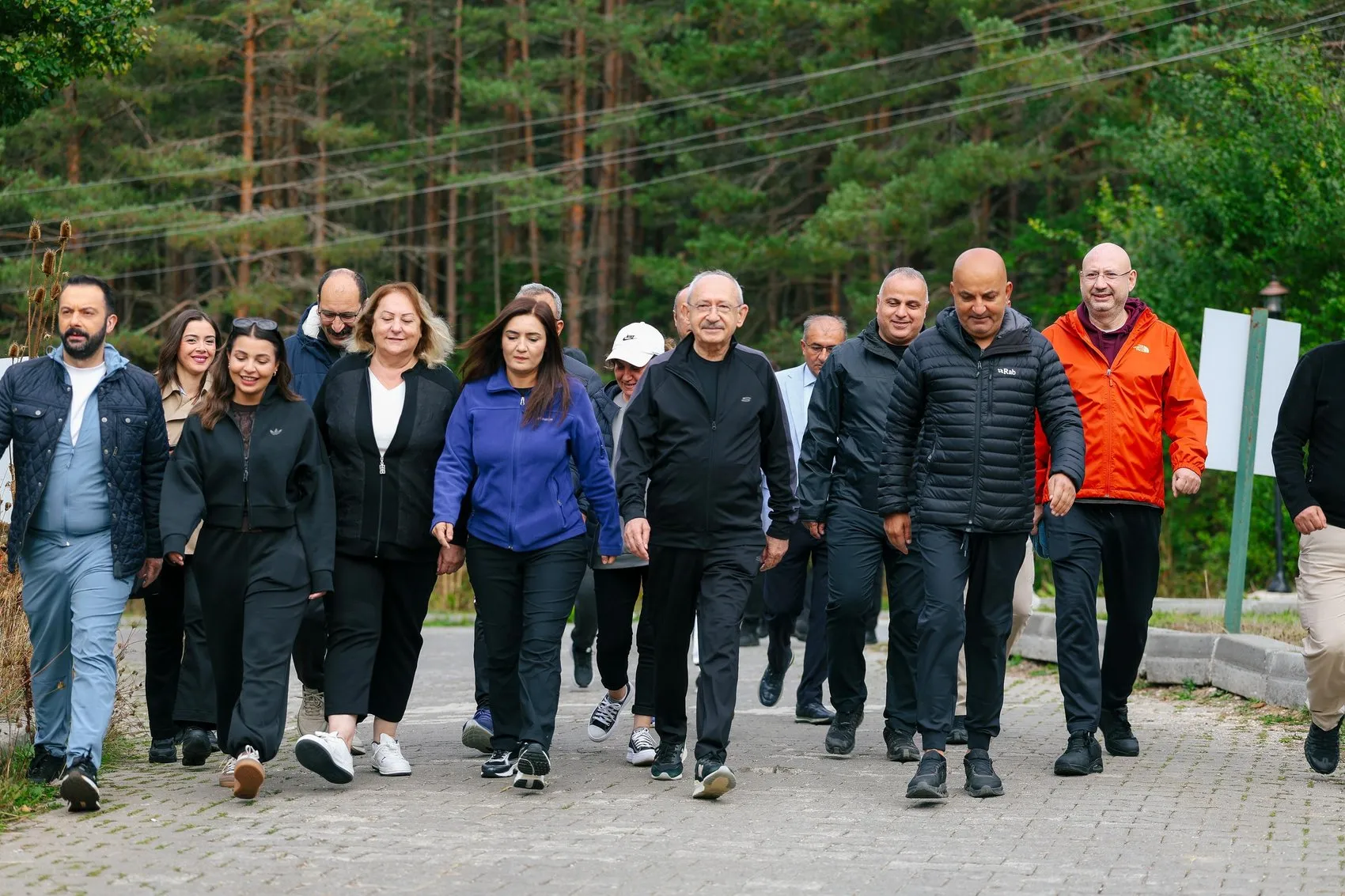 Abant'ın serin havasında siyasi mesai: Kılıçdaroğlu güne göl kenarında başladı