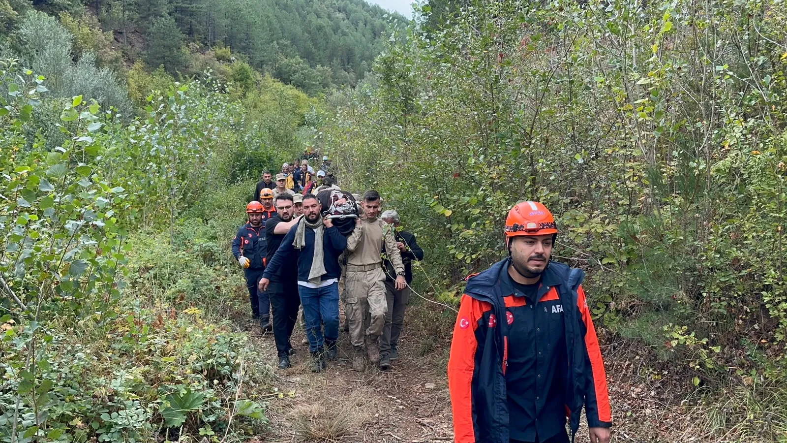 Ormanda iki günlük yaşam mücadelesi: Yaşlı çiftin traktör kazası korkuttu
