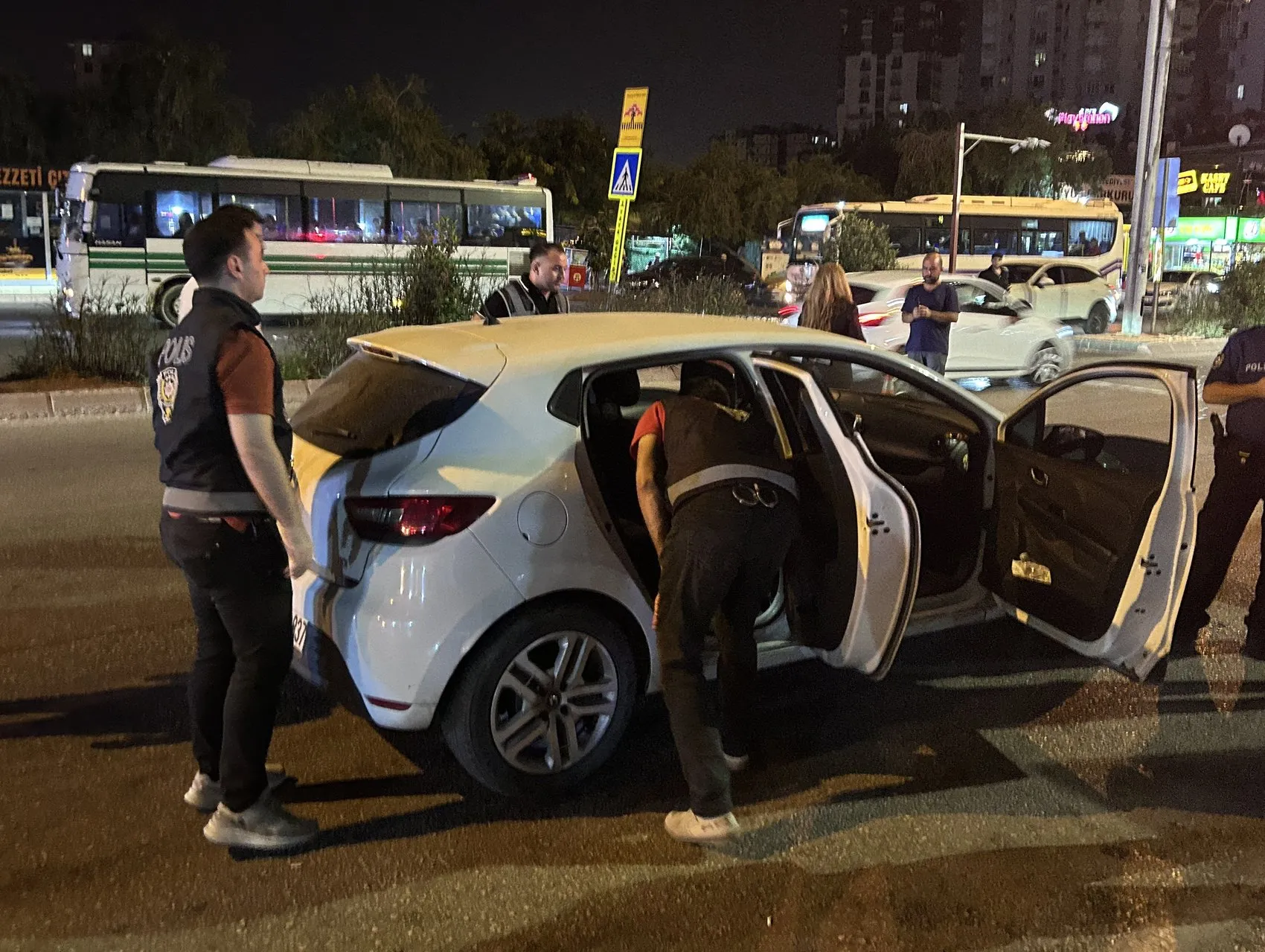 Adana sokaklarında gece operasyonu: 1594 polisle kuş uçurtulmadı