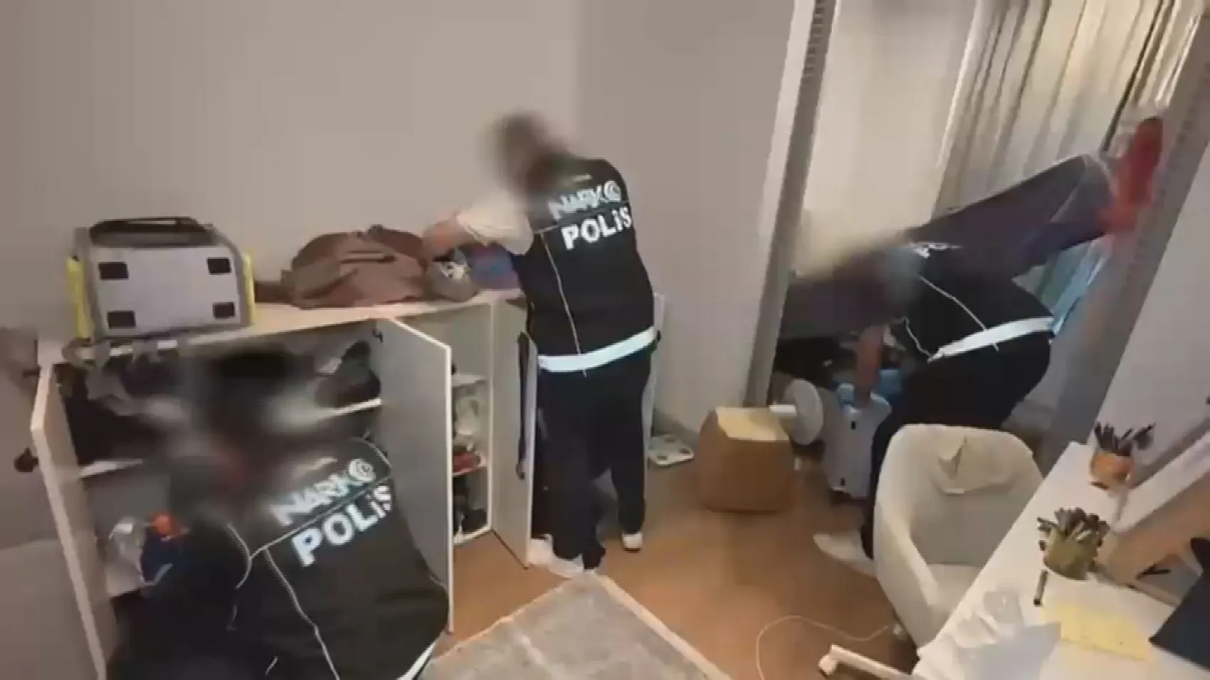 İki tonluk uyuşturucu trafiğinin kilit ismi Sarıyer'deki gizli adreste yakayı ele verdi