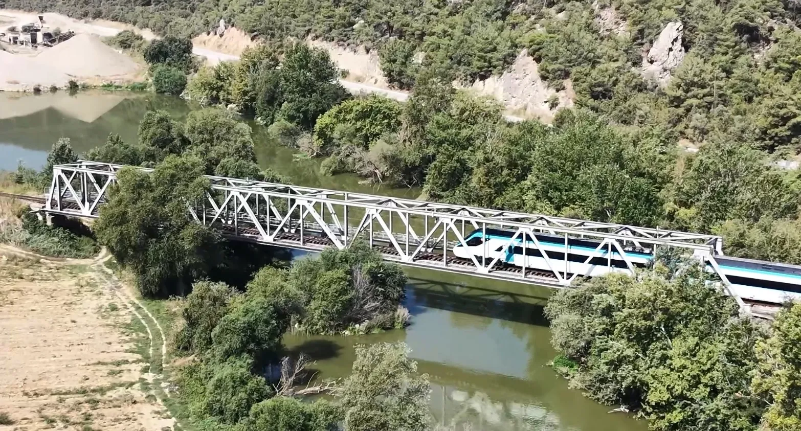 Türkiye'nin raylardaki gururu hız sınırlarını zorluyor: Milli tren 250 kilometreye ulaştı