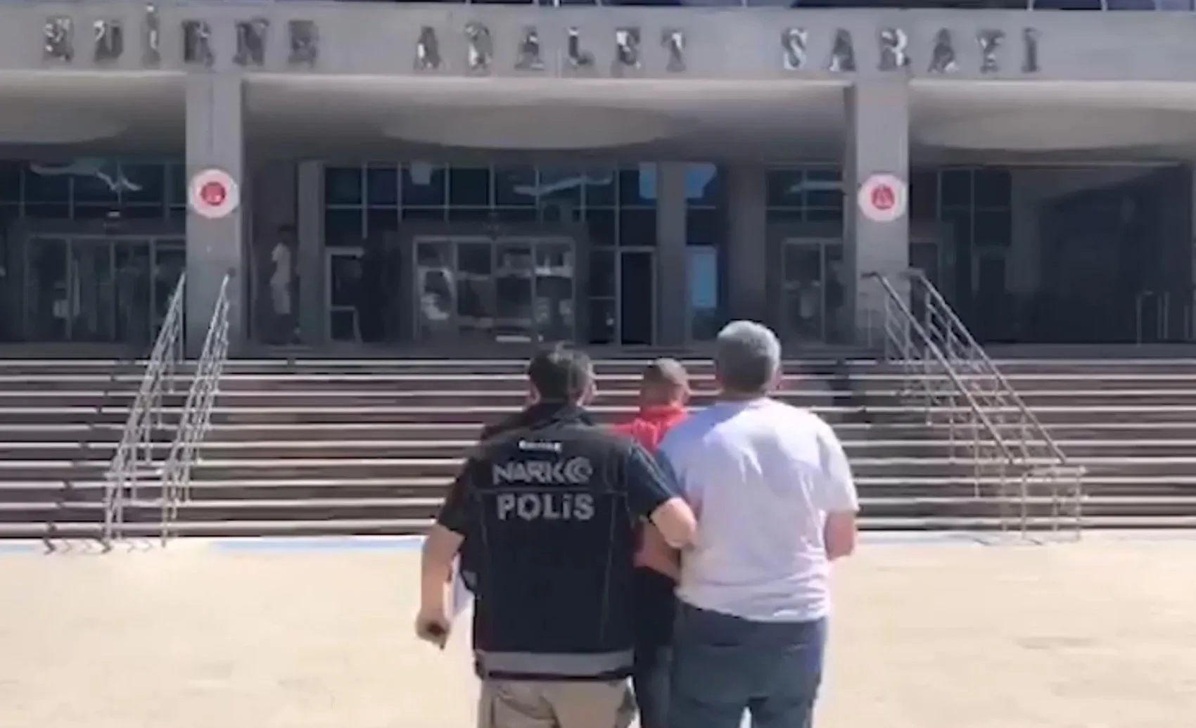 Edirne'de evleri laboratuvara çevirmişler: Narkotik baskınıyla suç şebekesine darbe