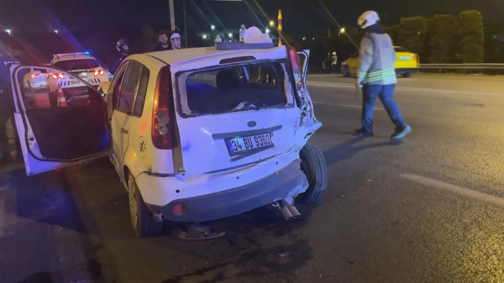 Ümraniye'de gece yarısı dehşeti: Zincirleme kazaya karışan sürücü olay yerinden kayıplara karıştı