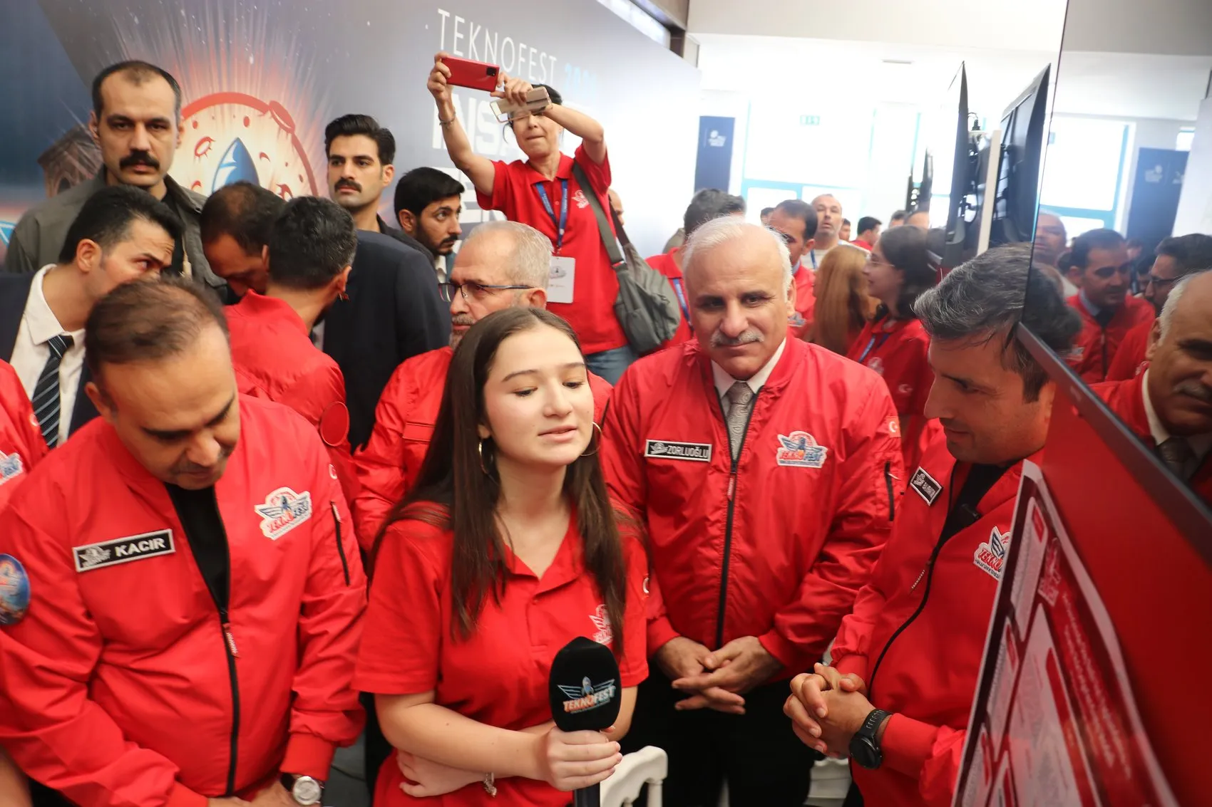Diyarbakır'da Geleceğin Mühendisleri Sahne Aldı: TEKNOFEST Rüzgarı Mezopotamya'dan Esti