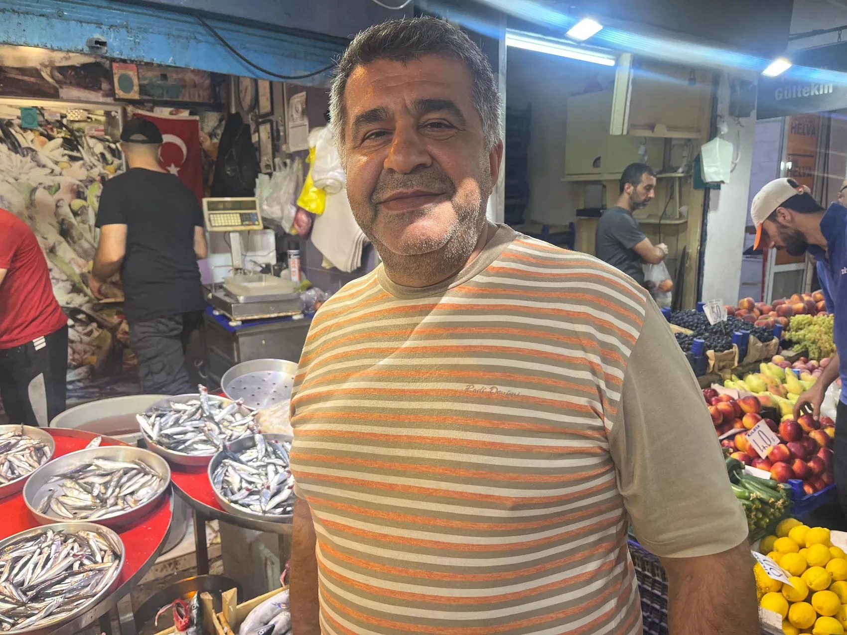 İzmir'de sofraların özlenen bereketi geri döndü: Havra Sokağı'nda sezon coşkusu