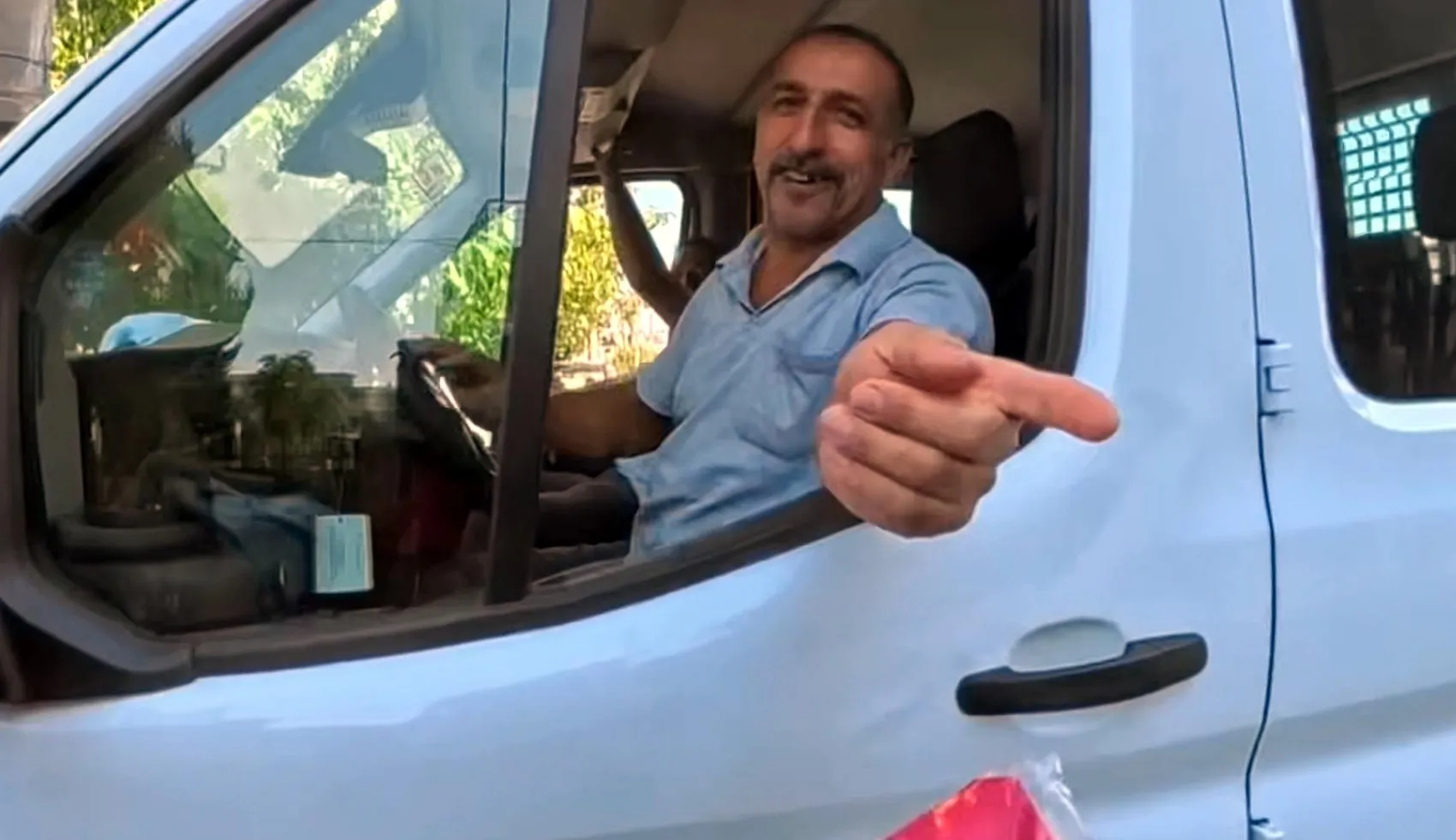 Motokurye Tuğba'nın bayrak isteğine belediye personelinden anlamlı yanıt: Sözünü tuttu