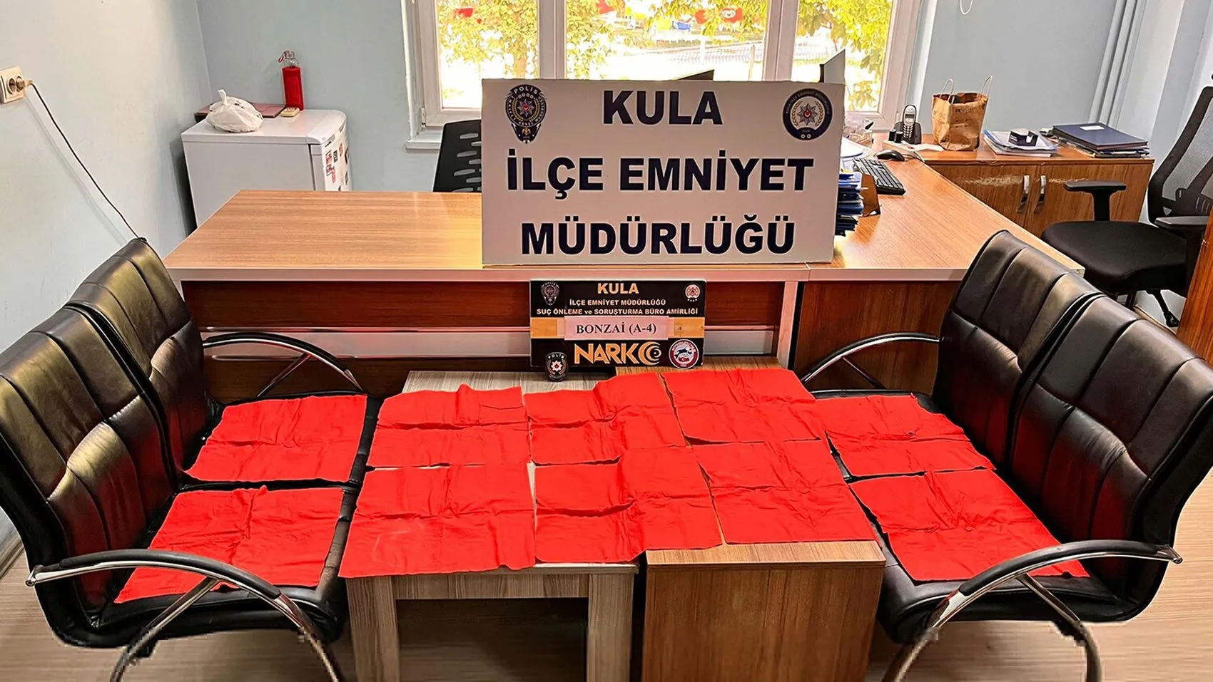 Kula'da zehir tacirlerine büyük darbe: 65 bin içimlik uyuşturucu ele geçirildi
