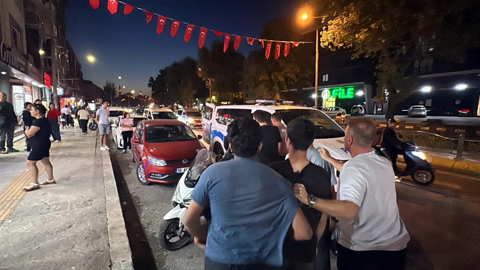 Edirne'de sıradan bir apartman dairesi göçmenlerin gizli durağı çıktı