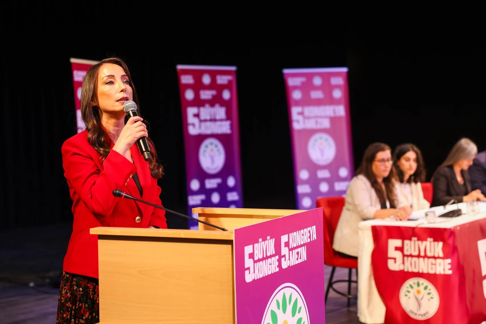 DEM Parti'de güven tazeleme dönemi: Hatimoğulları ve Bakırhan ile yola devam kararı