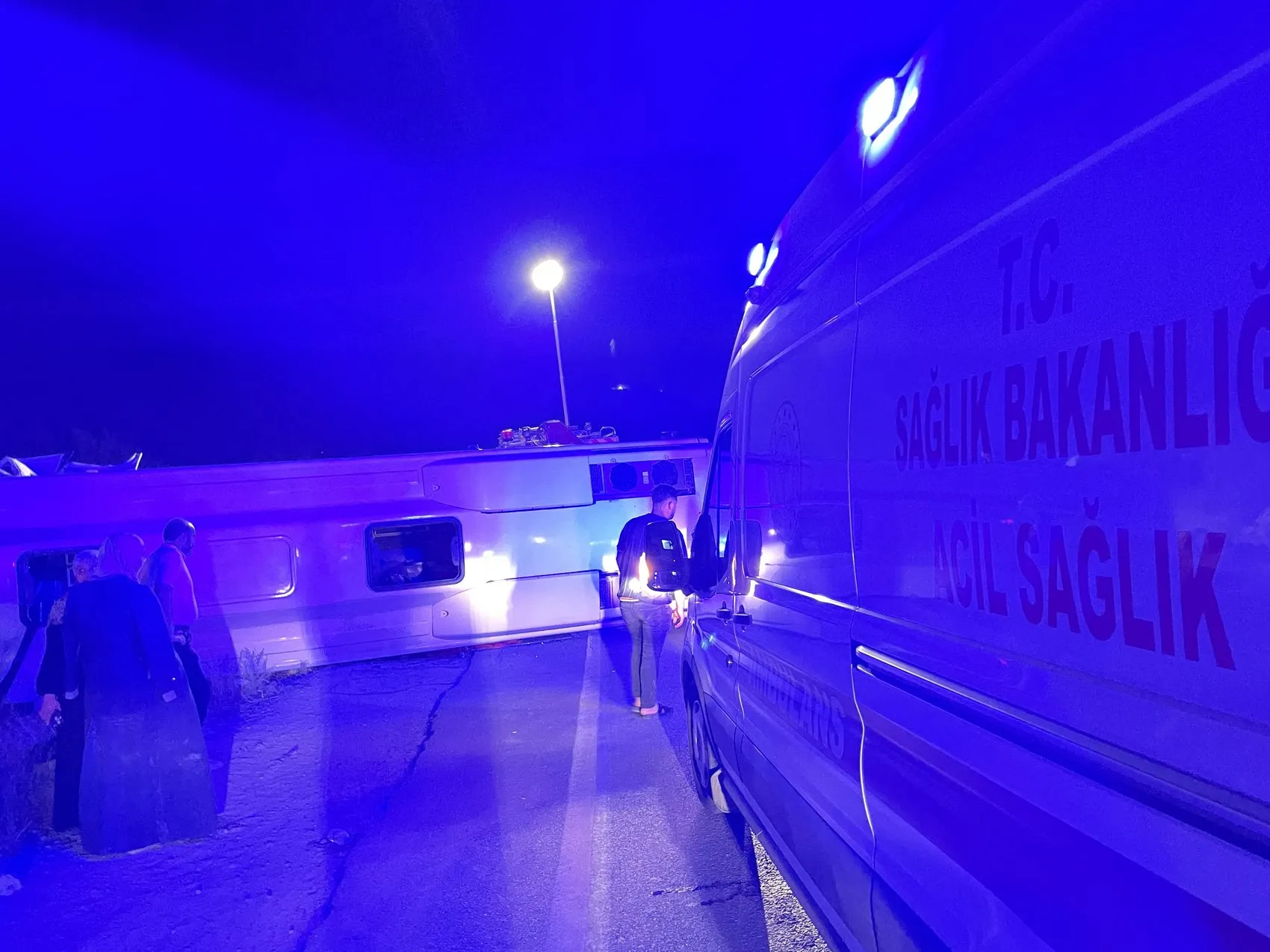 Gaziantep Nurdağı'nda korkunç kaza: Otobüs ve otomobil çarpıştı, 7 can kaybı