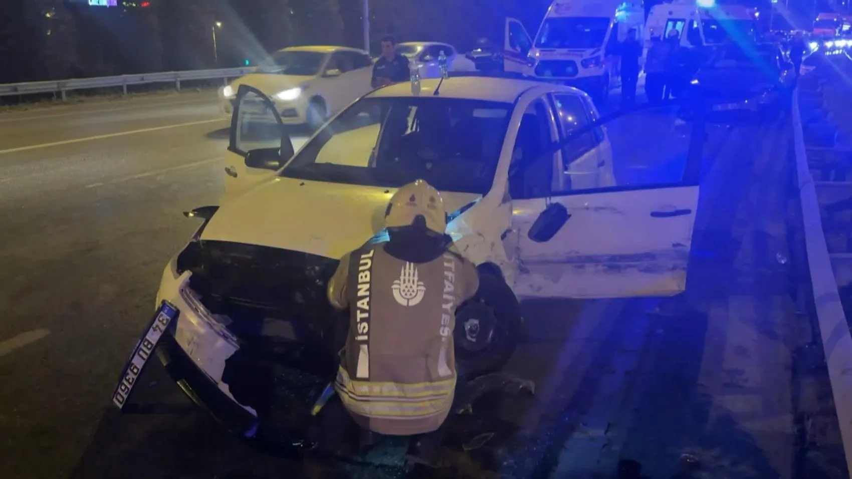 Ümraniye'de gece yarısı dehşeti: Zincirleme kazaya karışan sürücü olay yerinden kayıplara karıştı