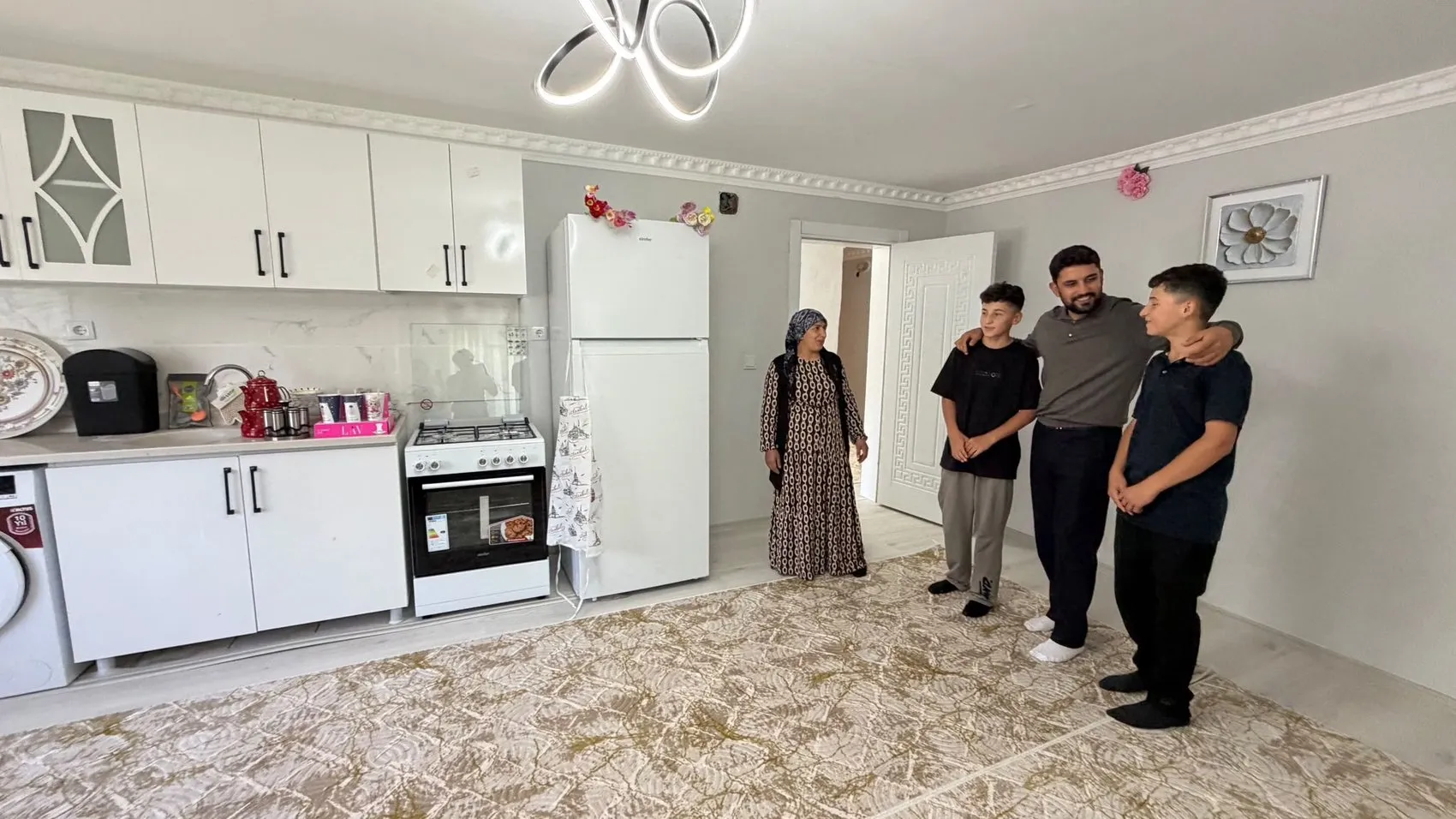 Yer minderinden fen lisesine uzanan başarı: İkizlerin yarım kalan hayalleri artık 3+1 evde yeşeriyor