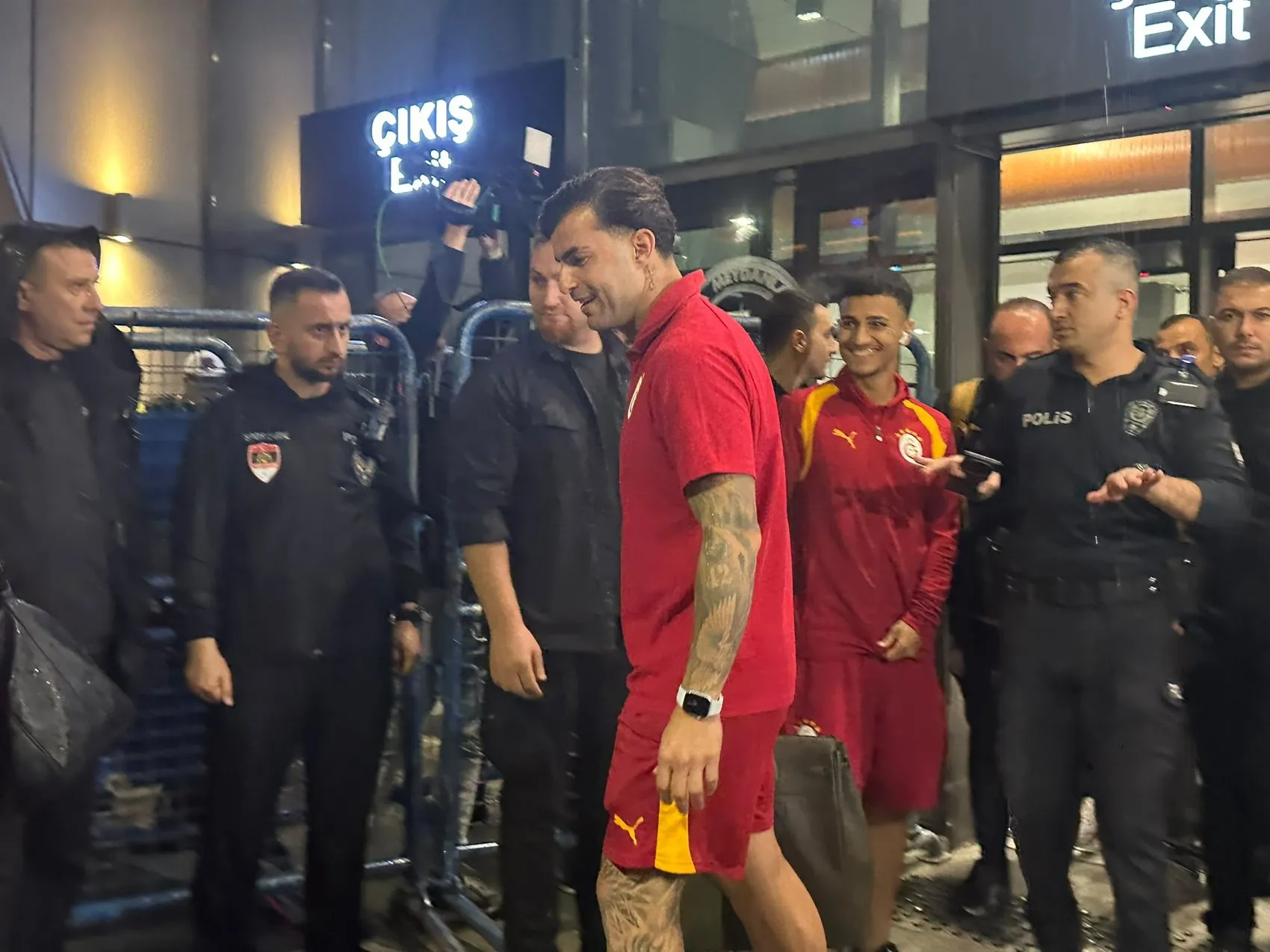 Dev maç öncesi Trabzon'a çıkarma: Galatasaray'da kritik eksikler dikkat çekiyor