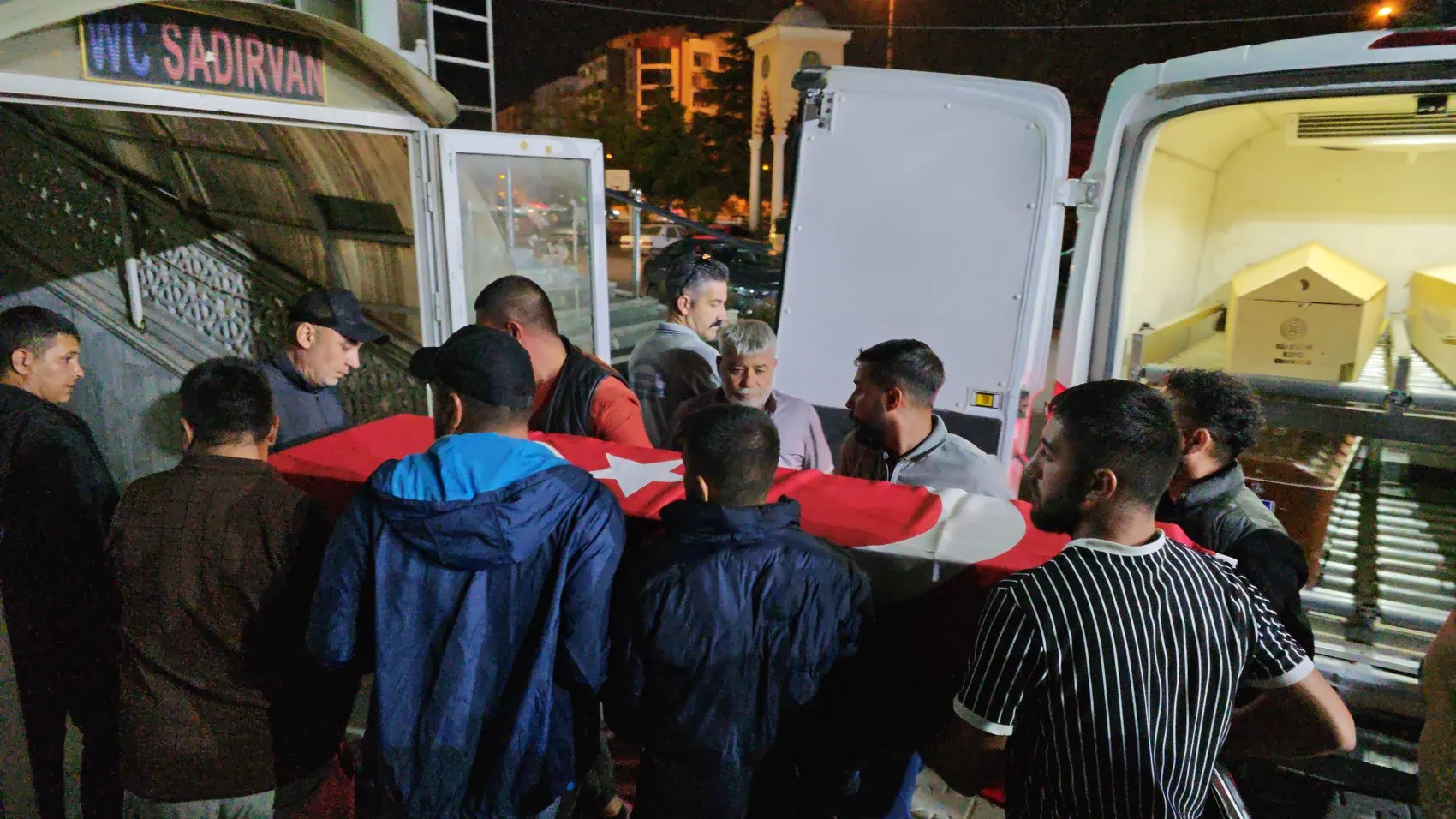 Denizin ortasında gelen acı haber: 5 çocuk annesi Elmas Demir son yolculuğuna uğurlanıyor