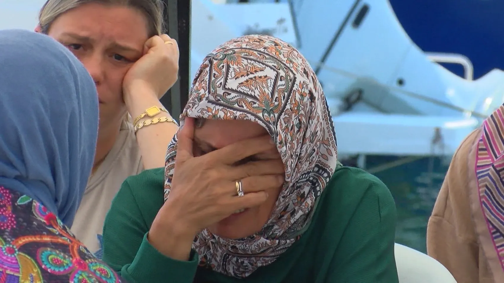 Silivri açıklarında zamana karşı yarış: Kayıp 10 denizcinin aileleri o tek umuda tutundu
