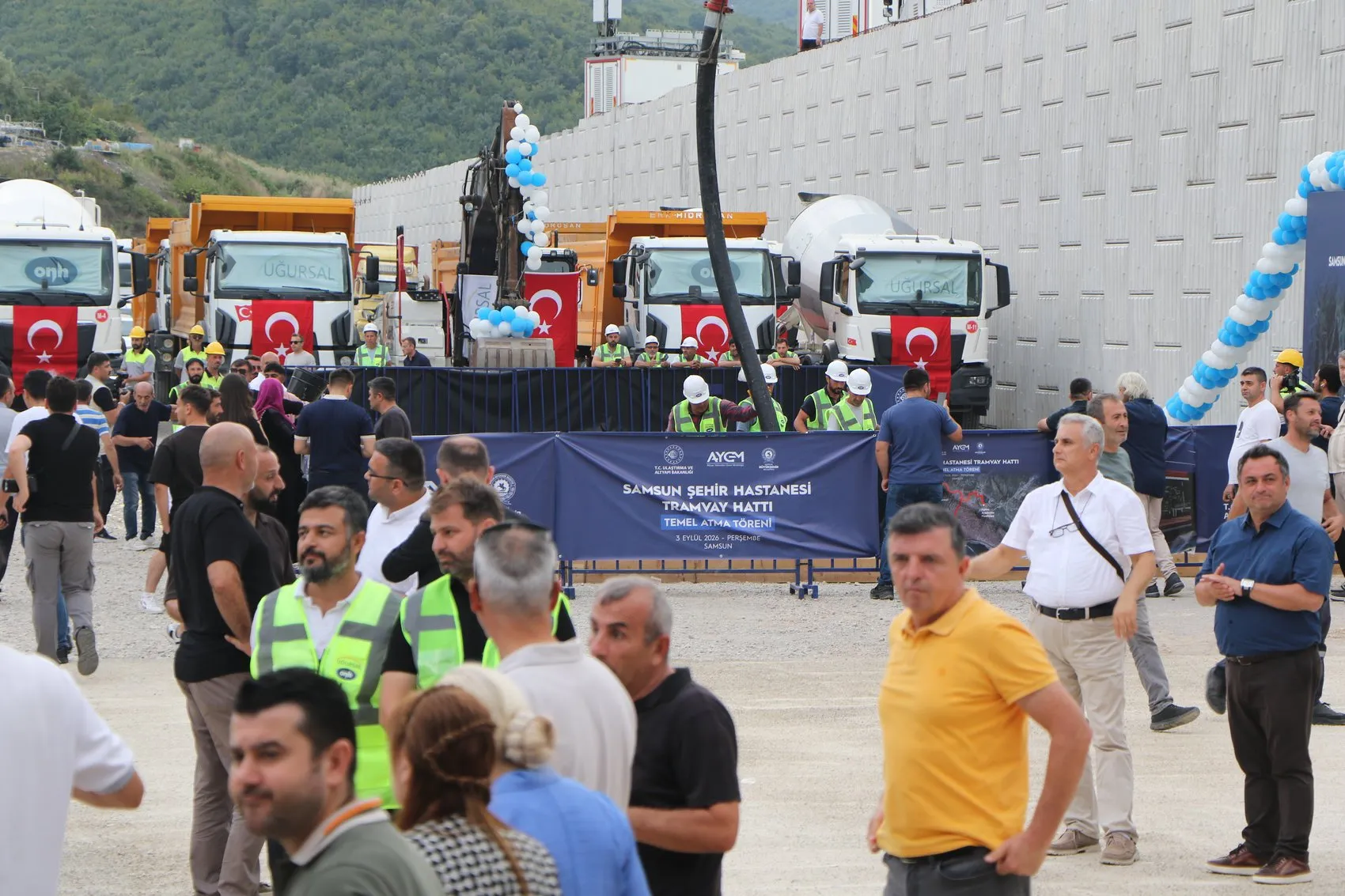 Samsun'da raylı sistem hamlesi: Bakan Uraloğlu'ndan muhalefete hızlı tren yanıtı